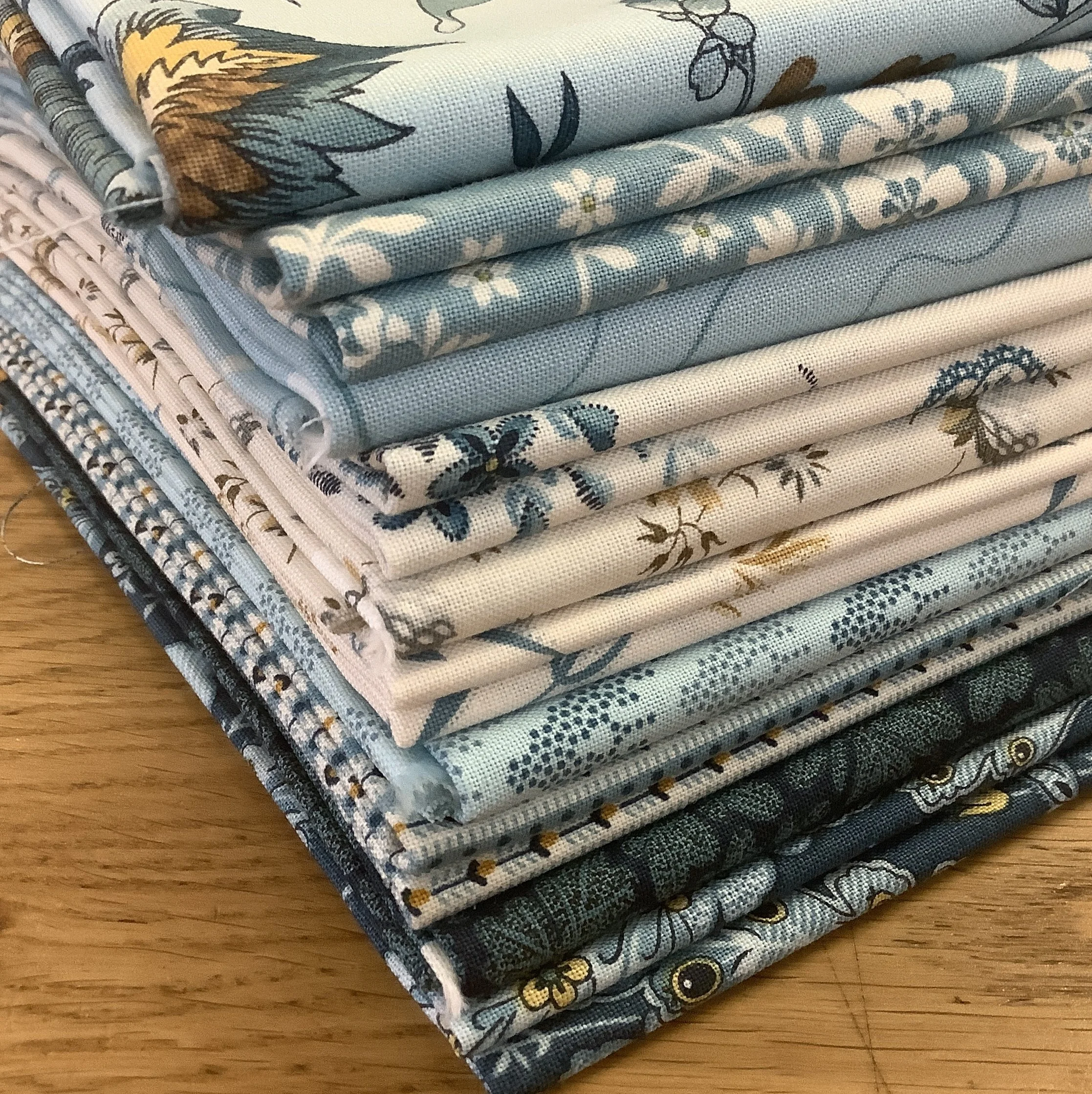 Beach-House-fat-quarter-bundle-Edyta-Sitar-UK