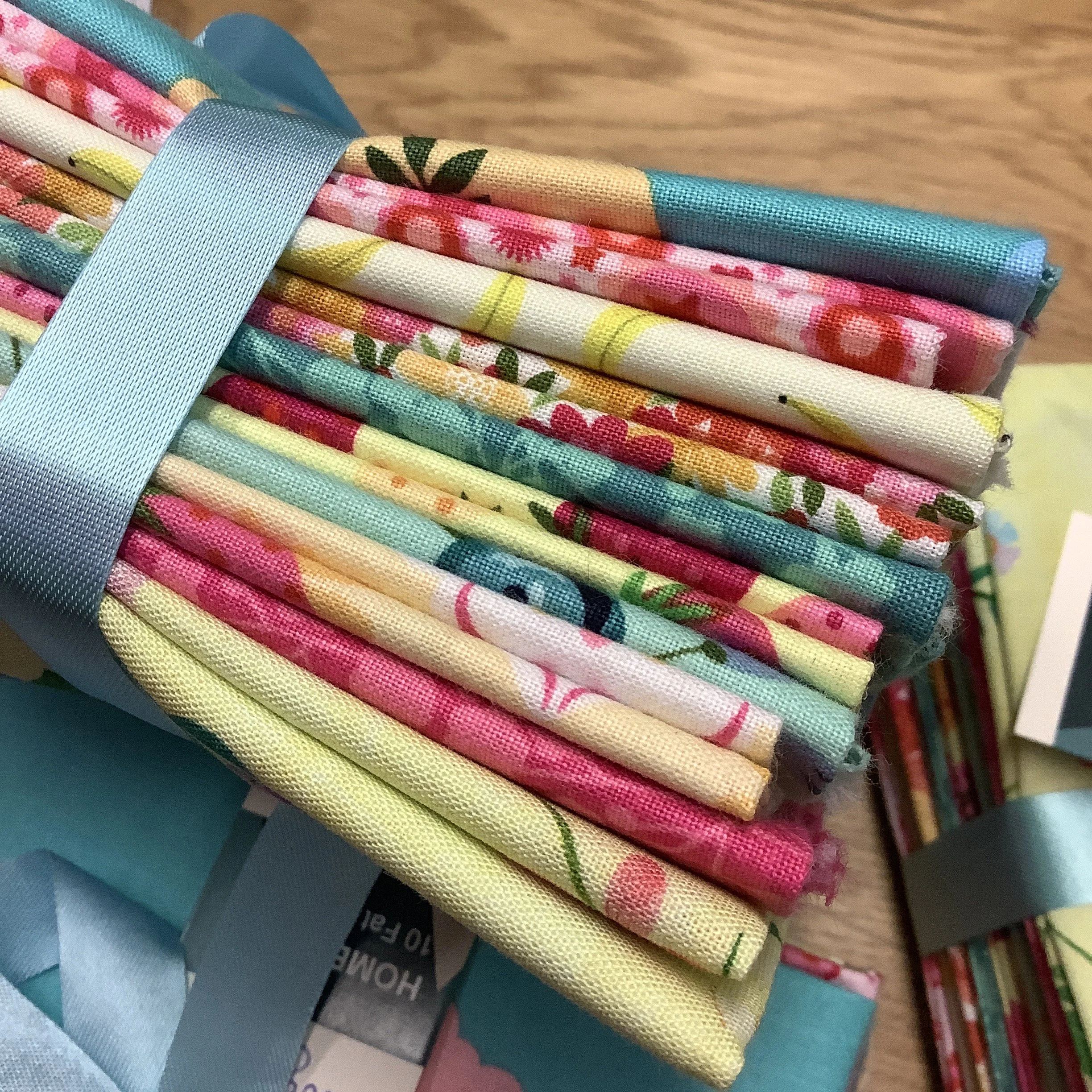 Calico-Cowgirls-fat-quarter-bundle-Hometown-Rochester-UK