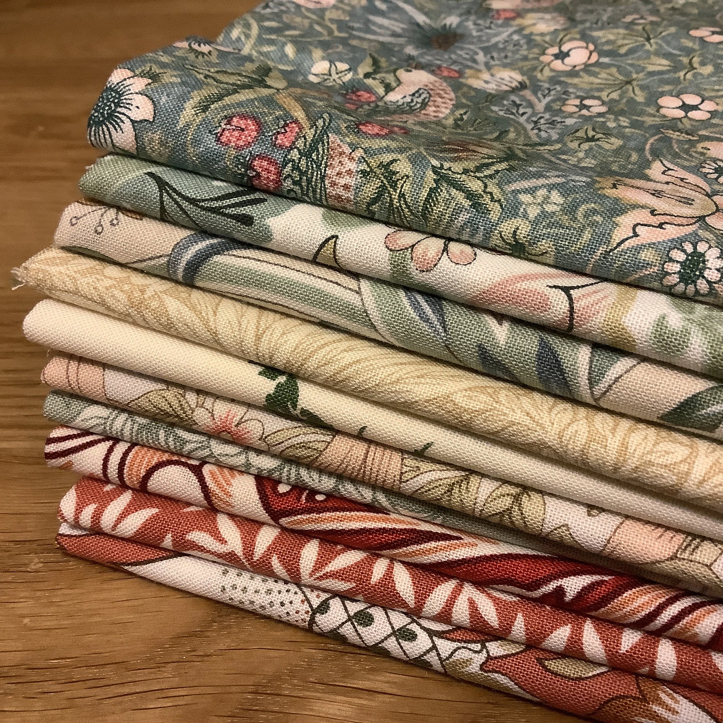 William-Morris-Leicester-fat-quarter-bundle-UK