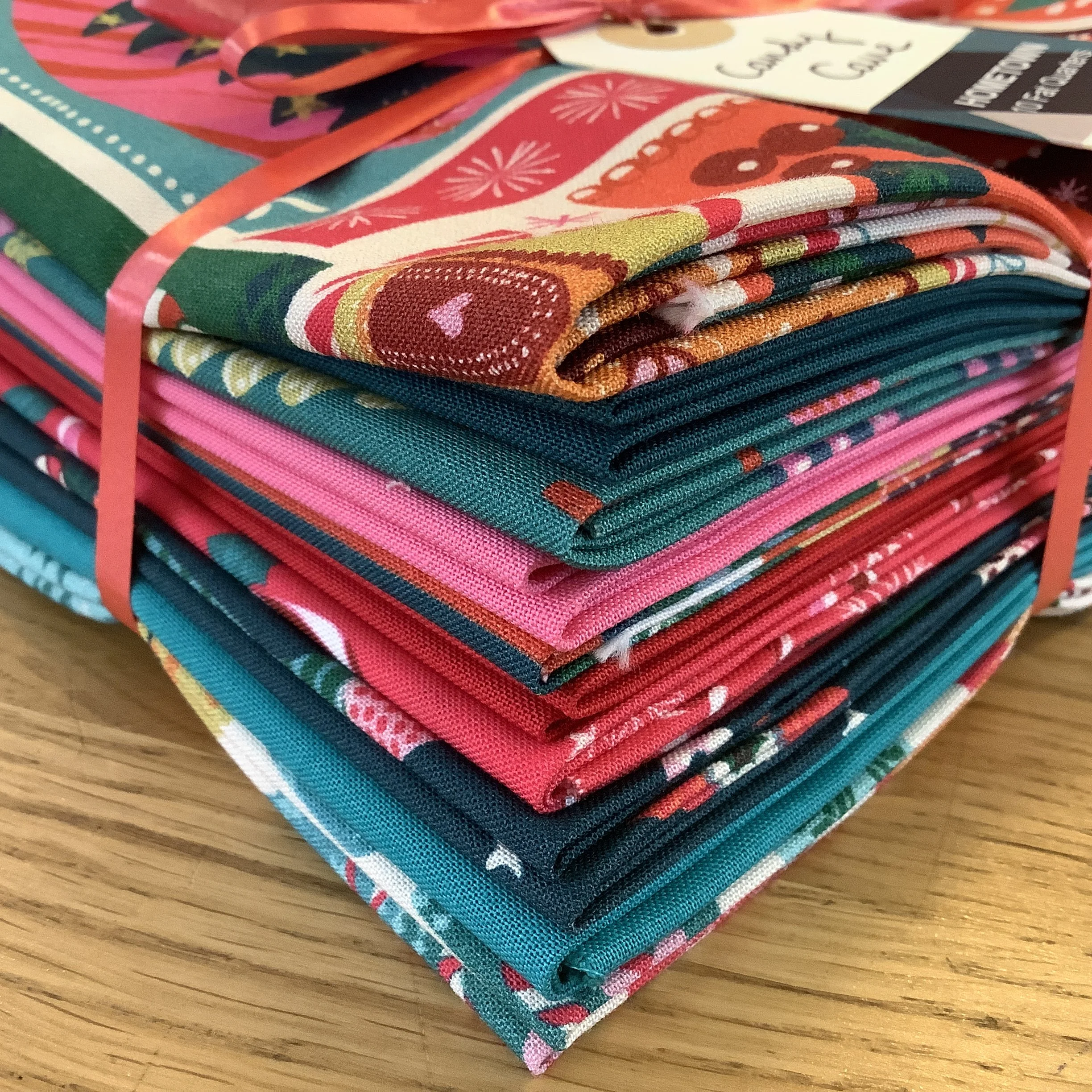 Candy-Cane-fat-quarter-bundle-Hometown-Rochester-UK