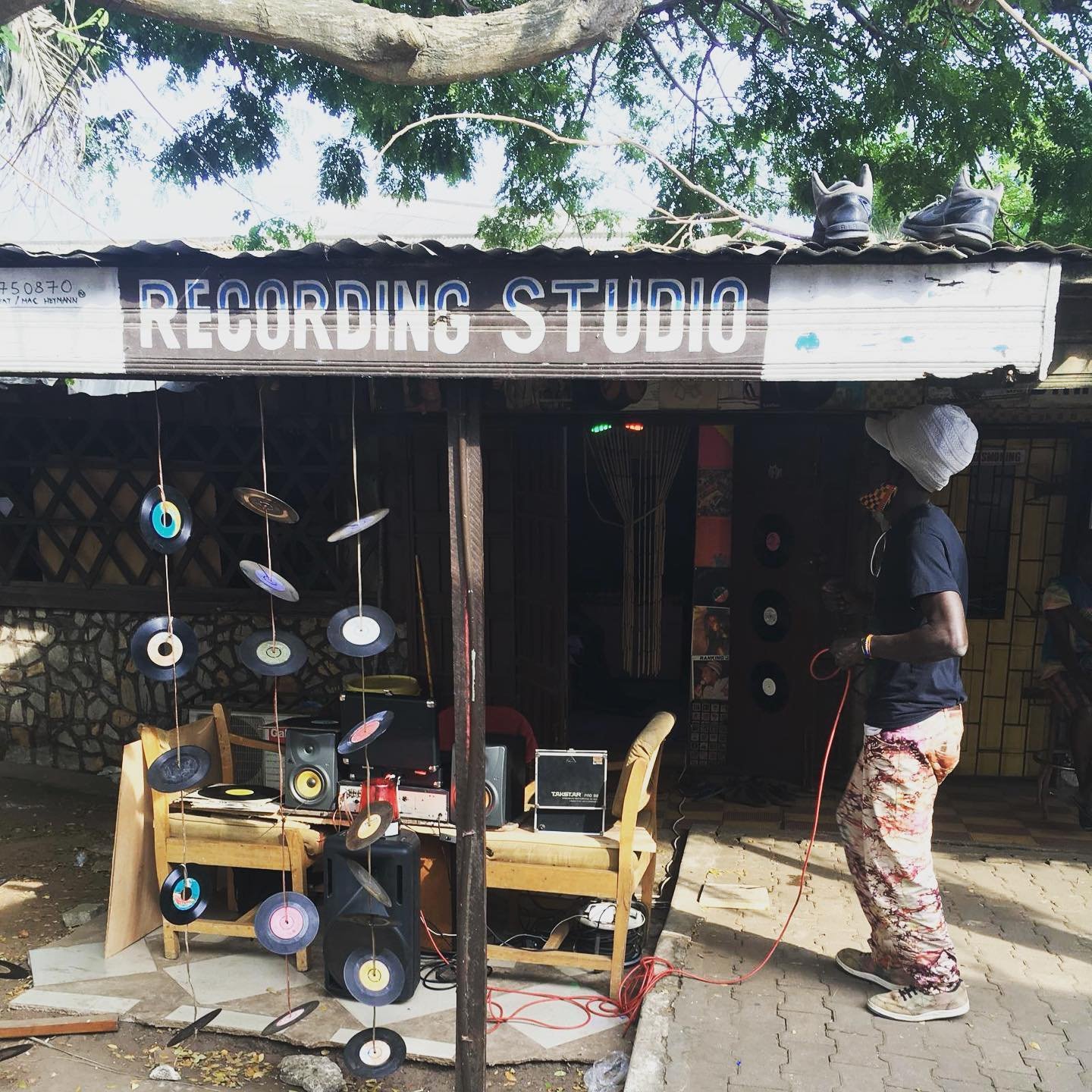 Sound system movement in Accra's Art Center! Promoting traditional music, suppporting  local artists, producers and musicians!🇬🇭📻🎙️🪘🎶

&bull;
&bull;
&bull;

#recordingstudio 
#soundsofafrica
#musicxchange
#recordlabel 
#nonprofit
#ghana