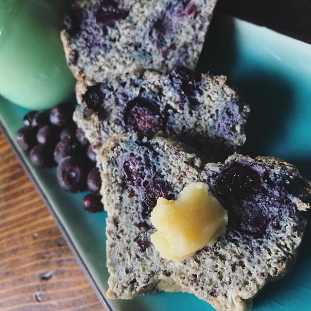 Need a little breakfast inspiration? Want a quick, easy, on-the-go or eat-at-home snack, treat, or breakfast that is not only deeeeelicious but satisfying and full of nutrients that keep your energy up, inflammation down, and promote gut health, brai