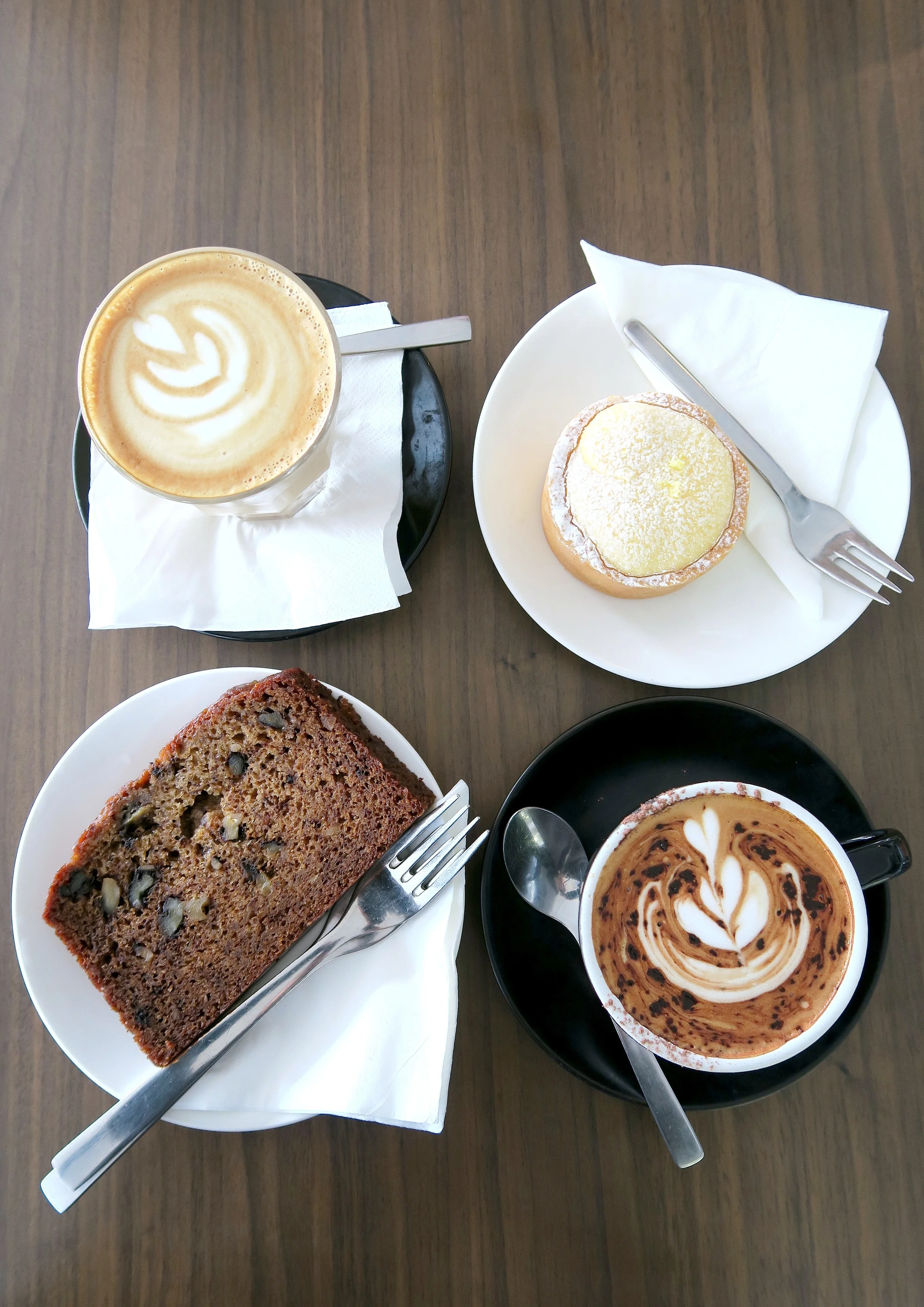 Coffee date @barebonessociety after pet shopping and before we went to DFO