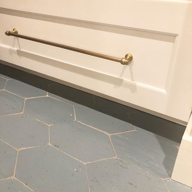 A durable yet beautiful mudroom tile is a necessity on days like today 🌧