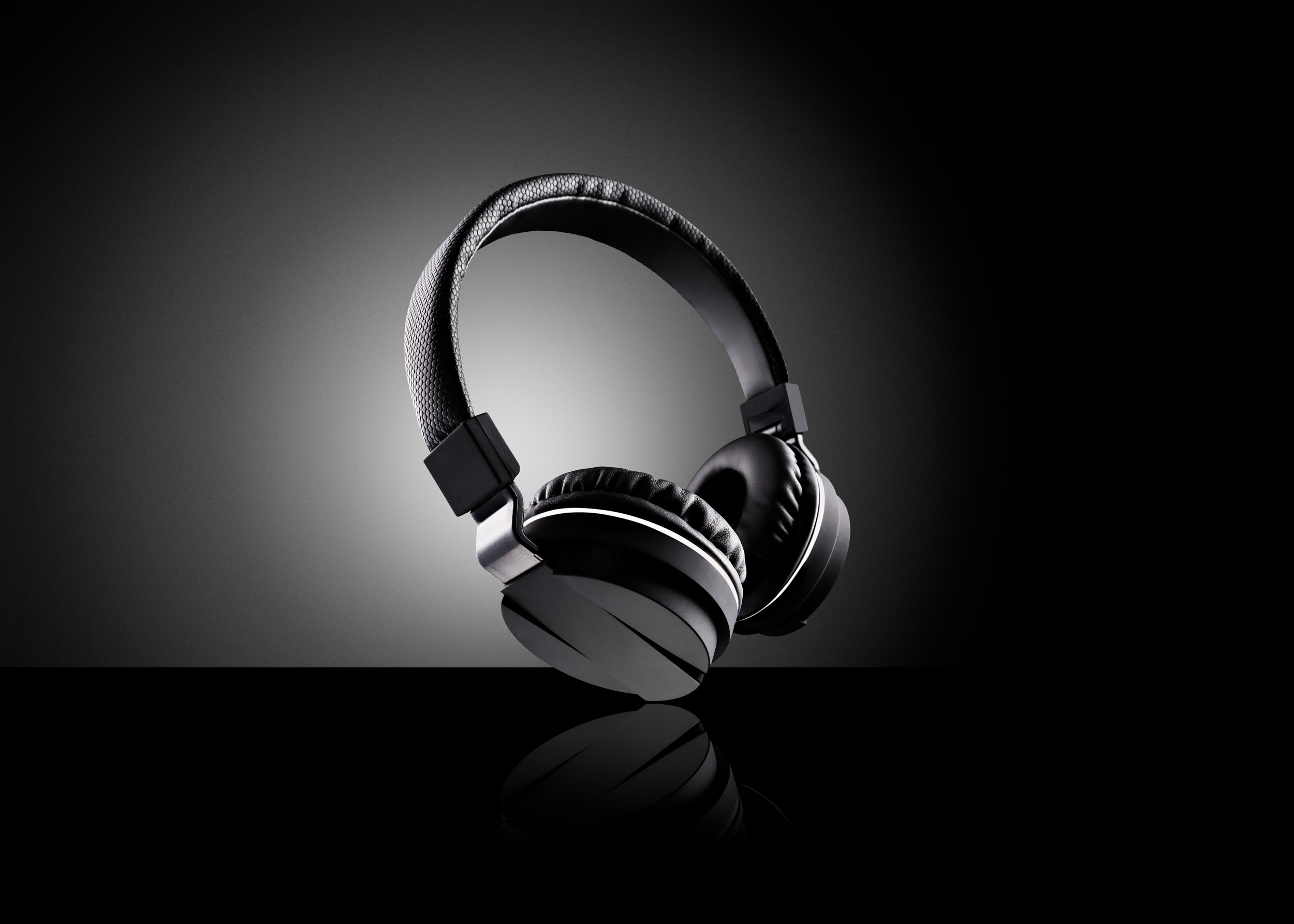 Black Headphones | Commercial Product Shot 