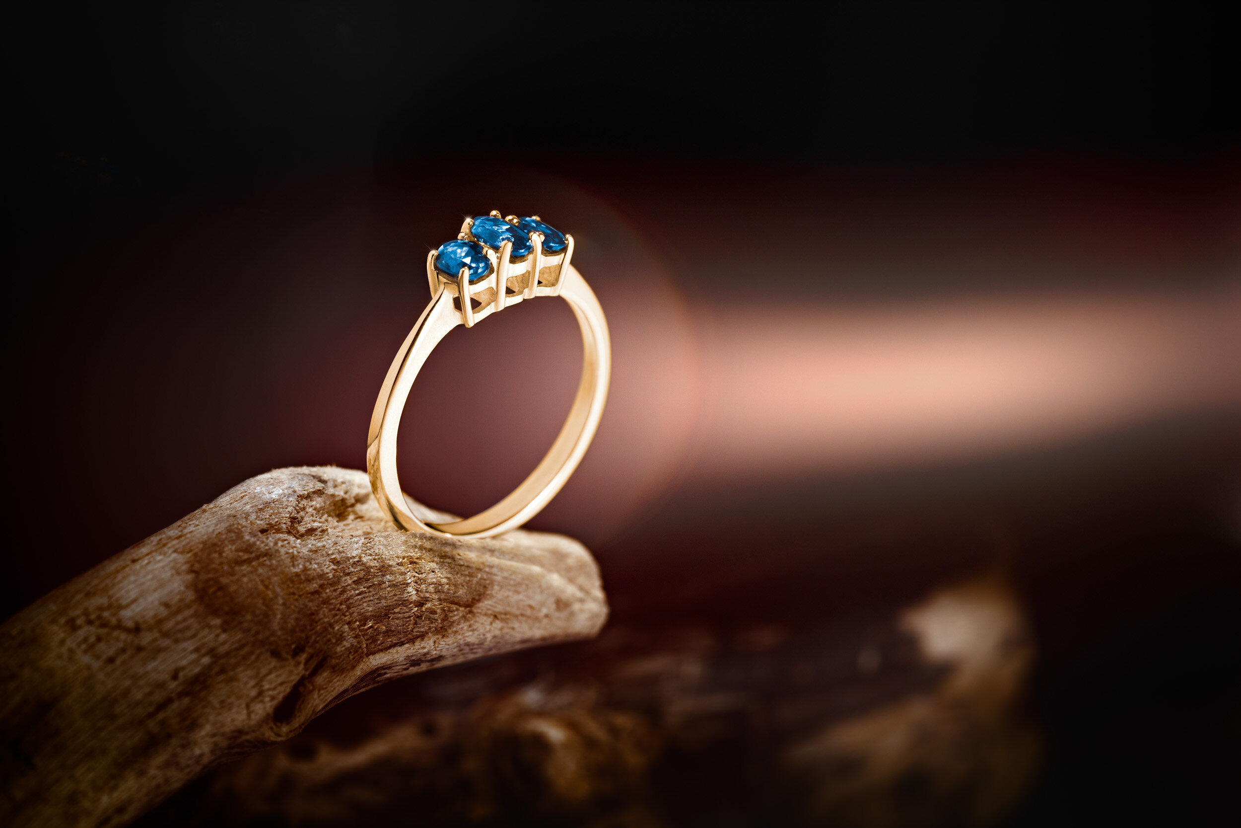 Gold Sapphire Ring | Commercial Product Shot 