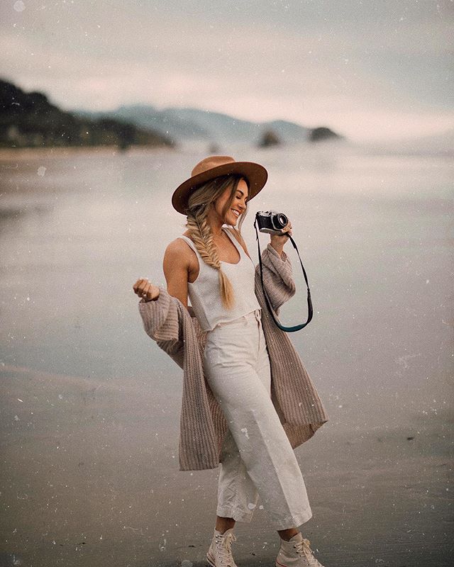 i get a lil beachy when i haven&rsquo;t seen the ocean in a while 🌊 suchhhh a bad dad joke 🤦🏻&zwj;♀️ but in all seriousness, @bryanadamc &amp; i are itchiiiiiing to travel. where should we visit next!? p.s. to shop this outfit, screenshot this pho