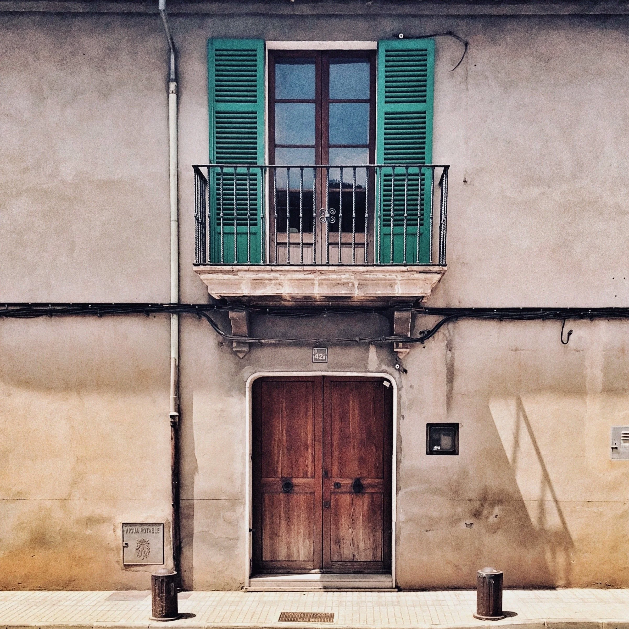 Old town house in Palma Mallorca, photographed by Polly Webster
