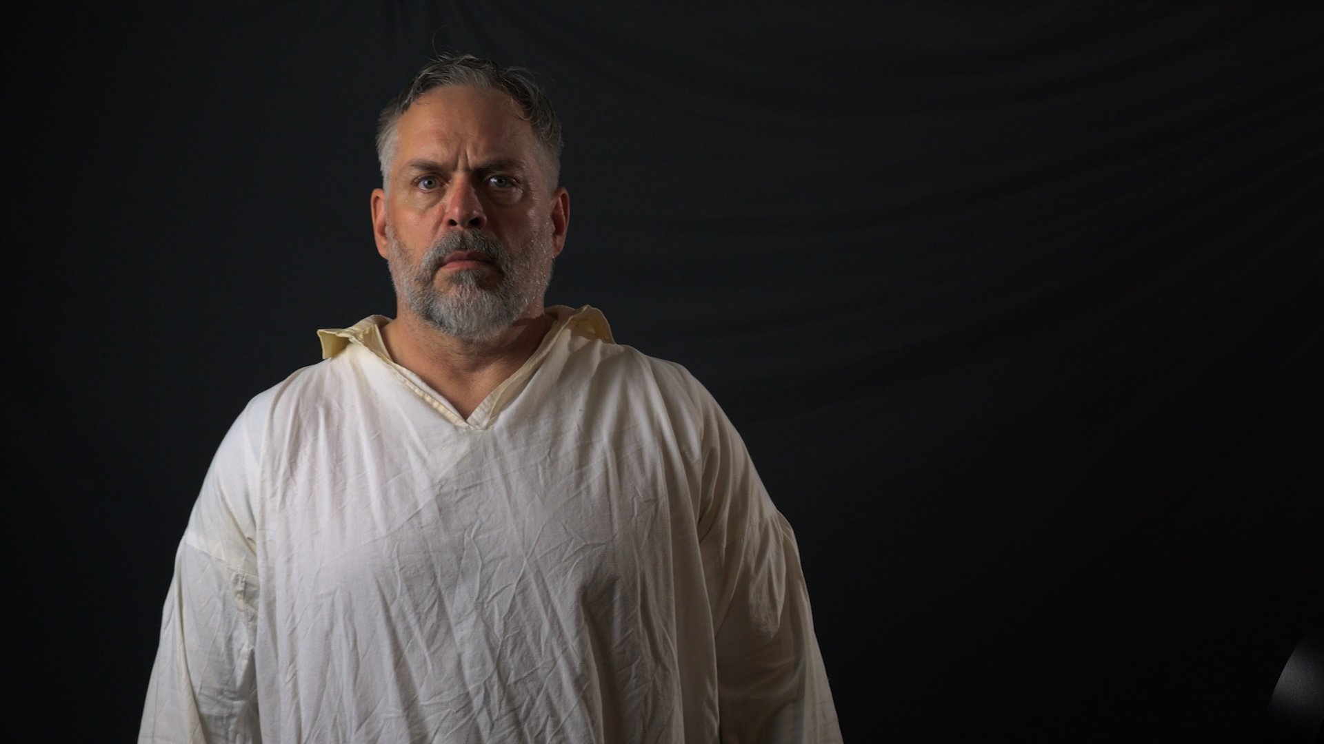 MADAM QUEEN.00_36_06_21.Still025.jpg