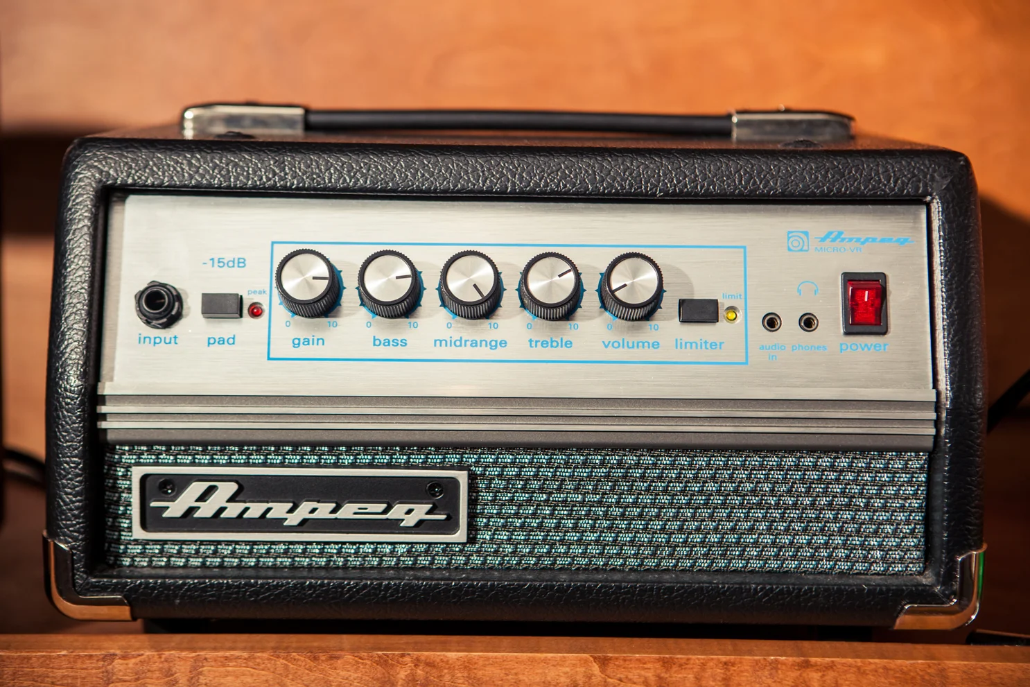 Gravity Studios - Ampeg Micro-VR