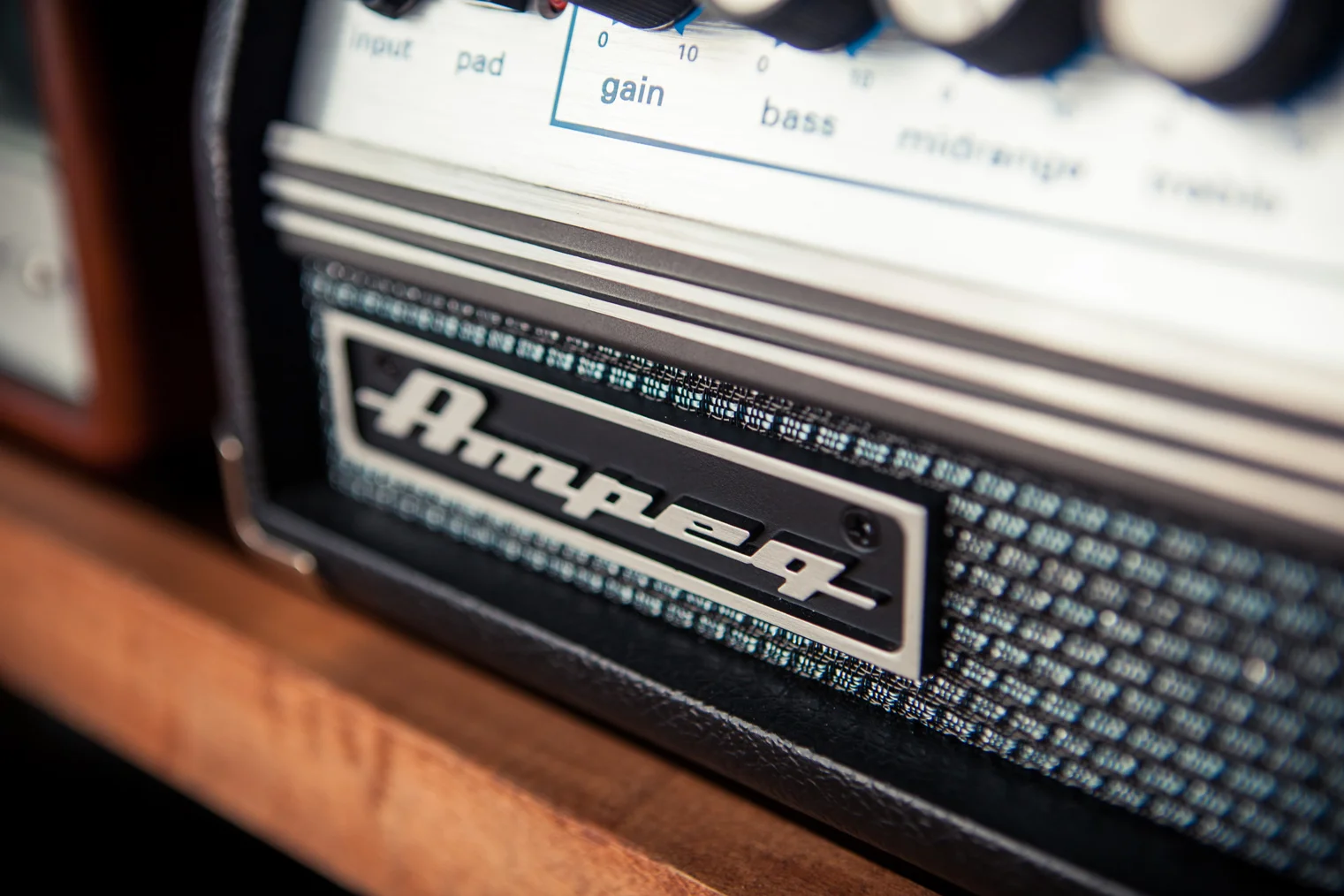 Gravity Studios - Ampeg Micro-VR