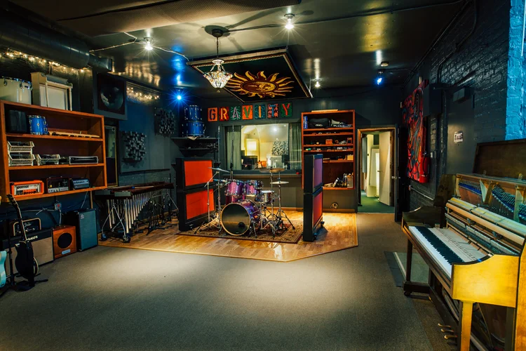 Gravity Studios: Professional Recording and Mixing Studio — Gravity Studios