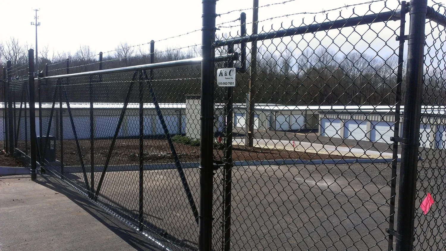 commercial-chain-link-fence-with-gate-installed-by-kc-fence-company-nashville-tennessee.webp