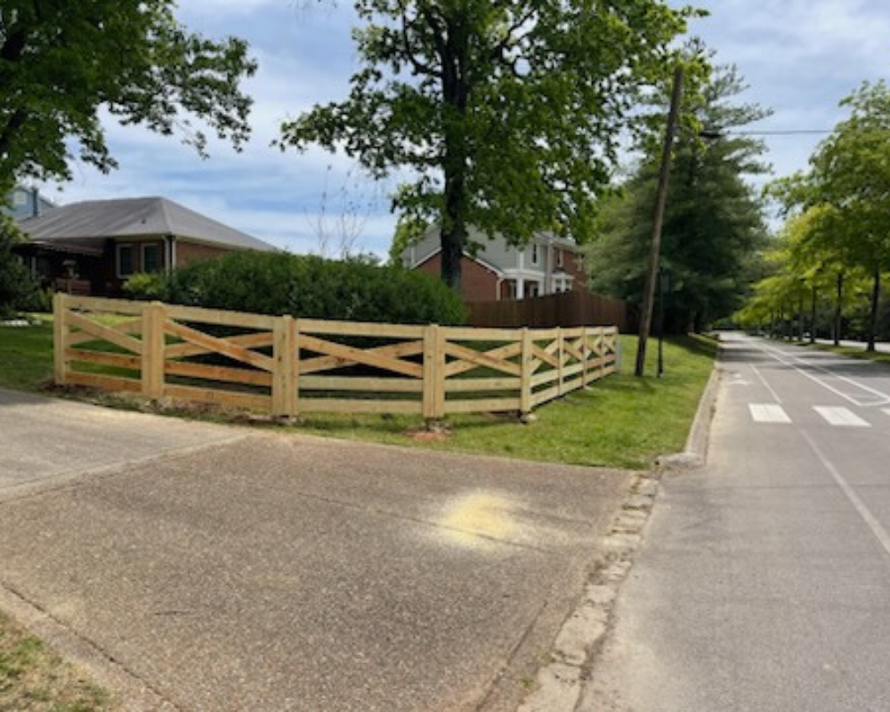 Ranch-Style Wooden 5-Rail Crossbuck Farm Fence 