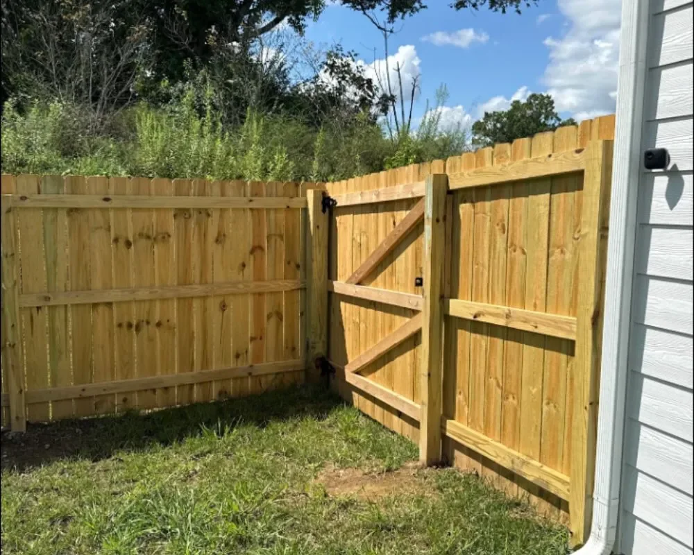 K&C Fence pine dog ear privacy fence with matching wood gate installed at a Brentwood, Tennessee home.
