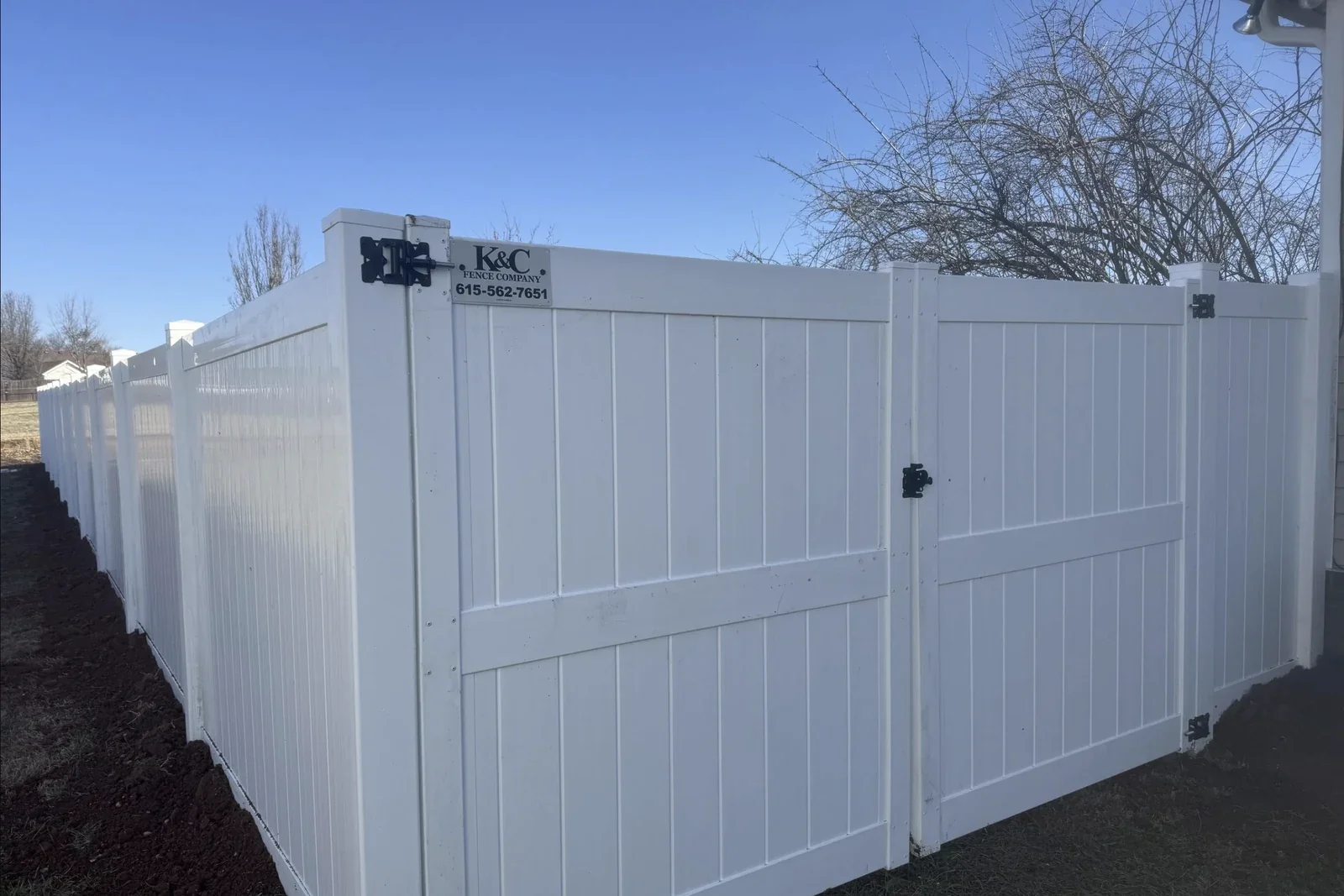 K&C Fence installed a white PVC privacy fence and walk gate in Murfreesboro, Tennessee.