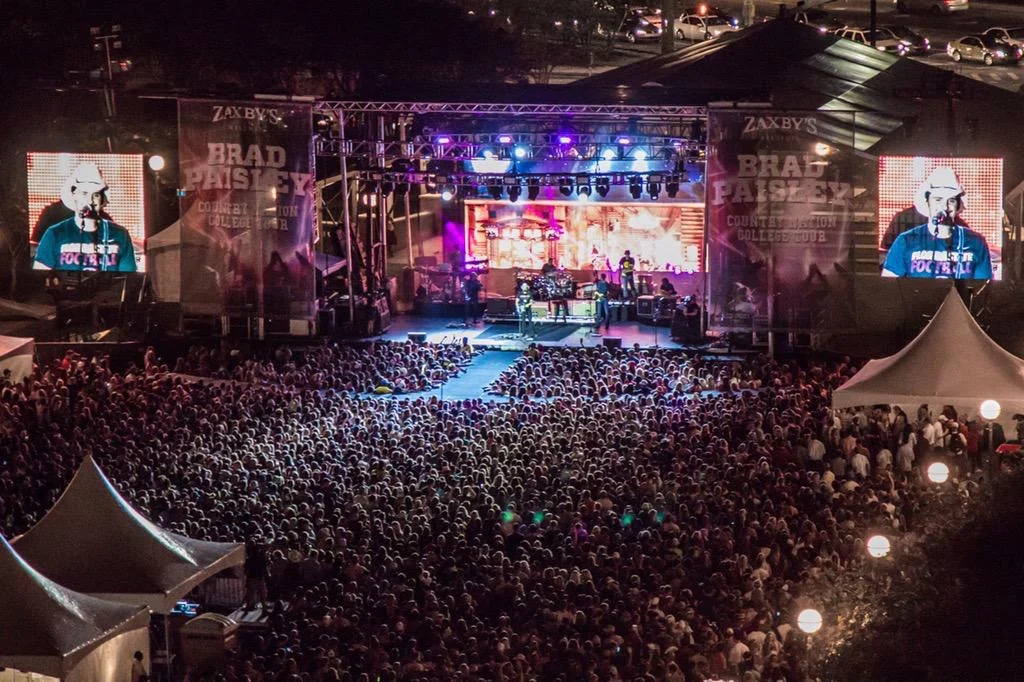 SL320 Brad Paisley.JPG