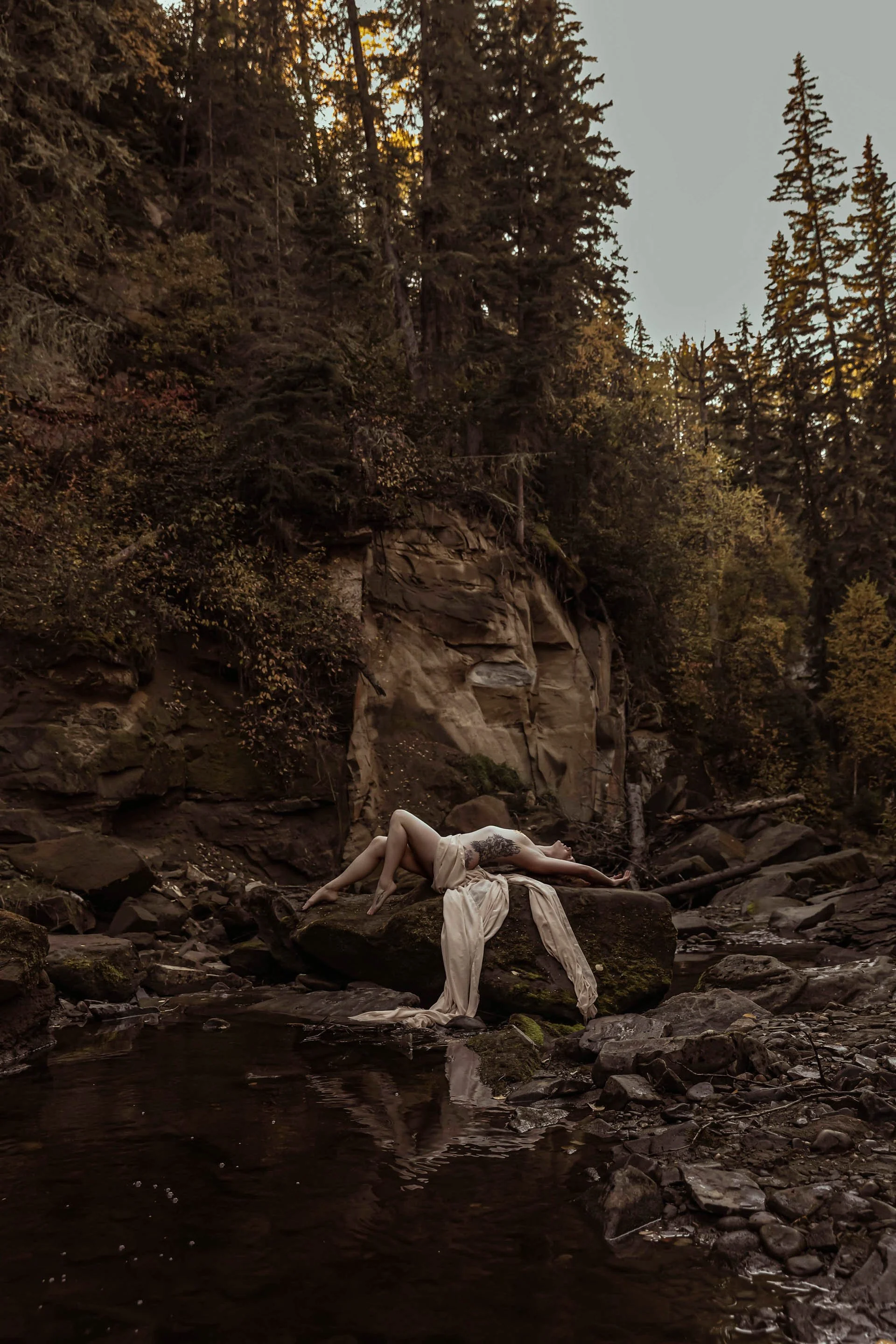 Alberta Boudoir adventures-canyon-waterfall-moss-31.jpg