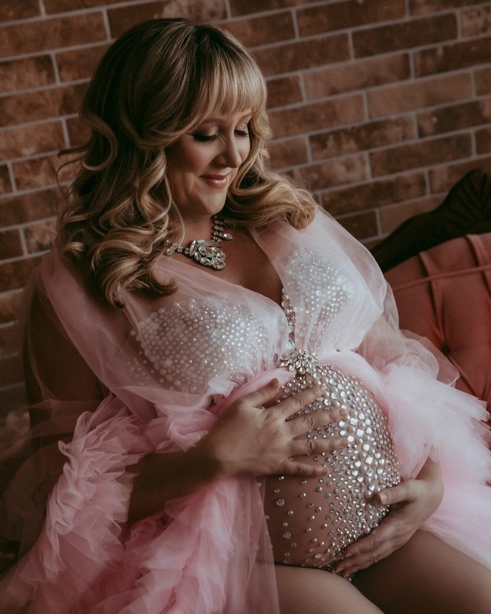 Embrace the beauty of motherhood with a maternity boudoir sessions in Edmonton! 🌸 
⠀⠀⠀⠀⠀⠀⠀⠀⠀
From playful pink robes to elegant lace dresses, I can capture the magic of pregnancy in a tasteful and empowering way. 
⠀⠀⠀⠀⠀⠀⠀⠀⠀
Book your session today a