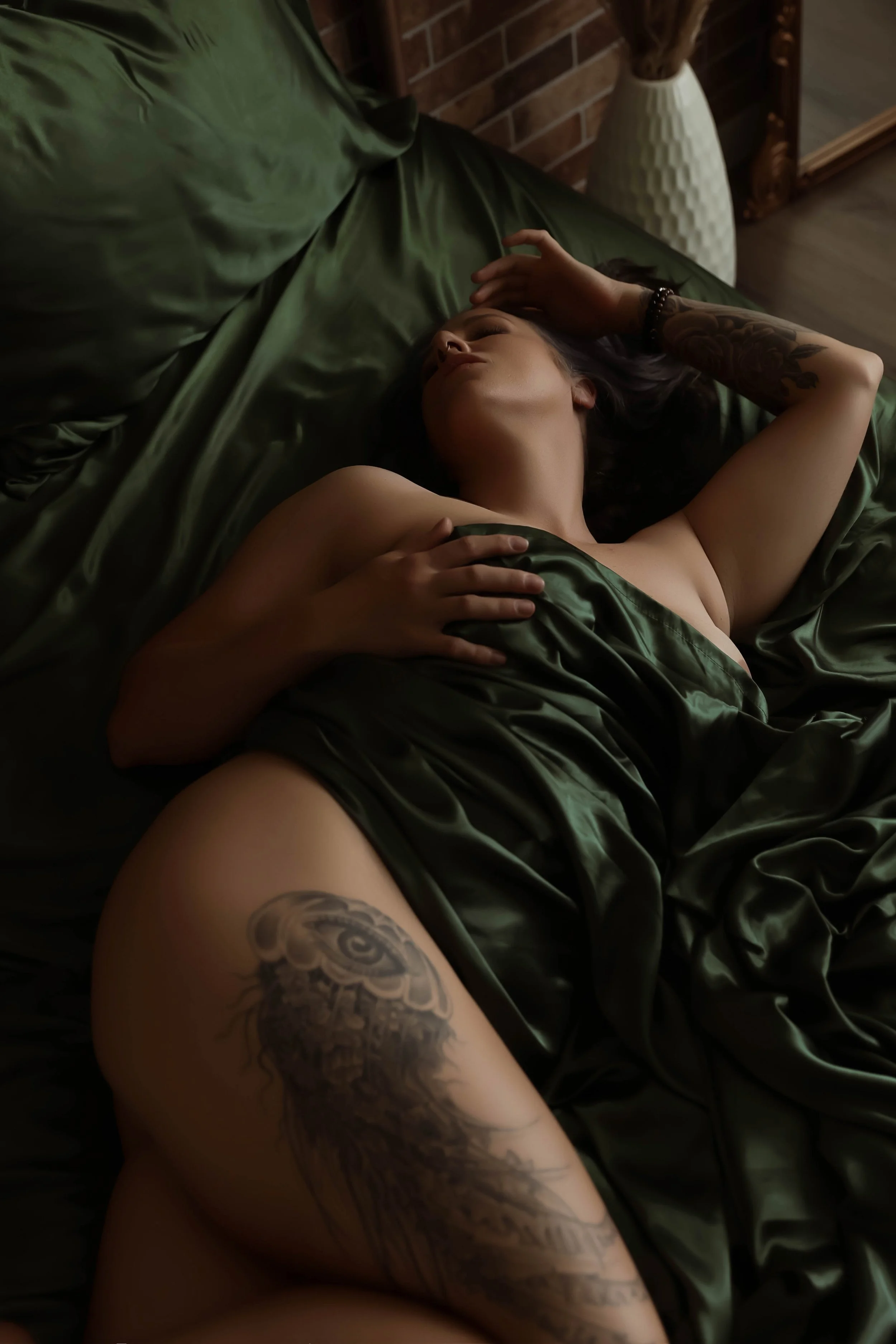 From Shame to Power: Reclaiming Female Sexuality Through Boudoir