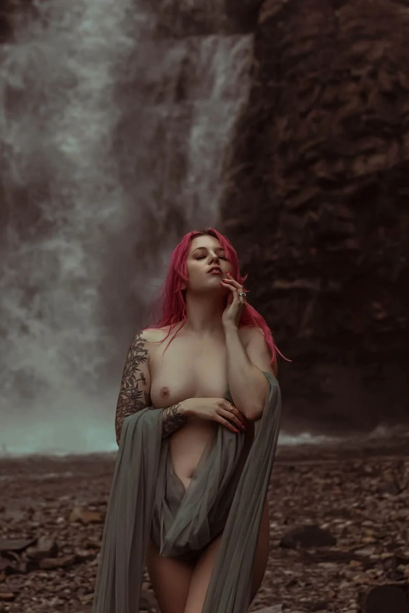 Alberta-waterfall-chaser-boudoir-adventure-37.jpg