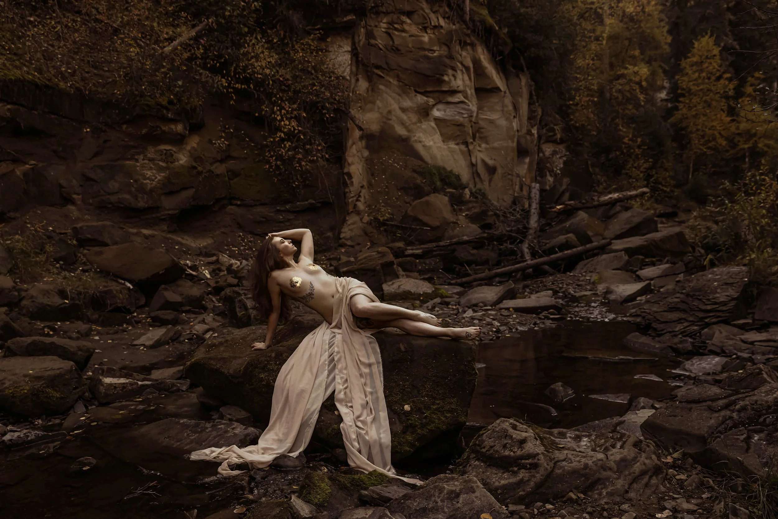 Alberta Boudoir adventures-canyon-waterfall-moss-26.jpg