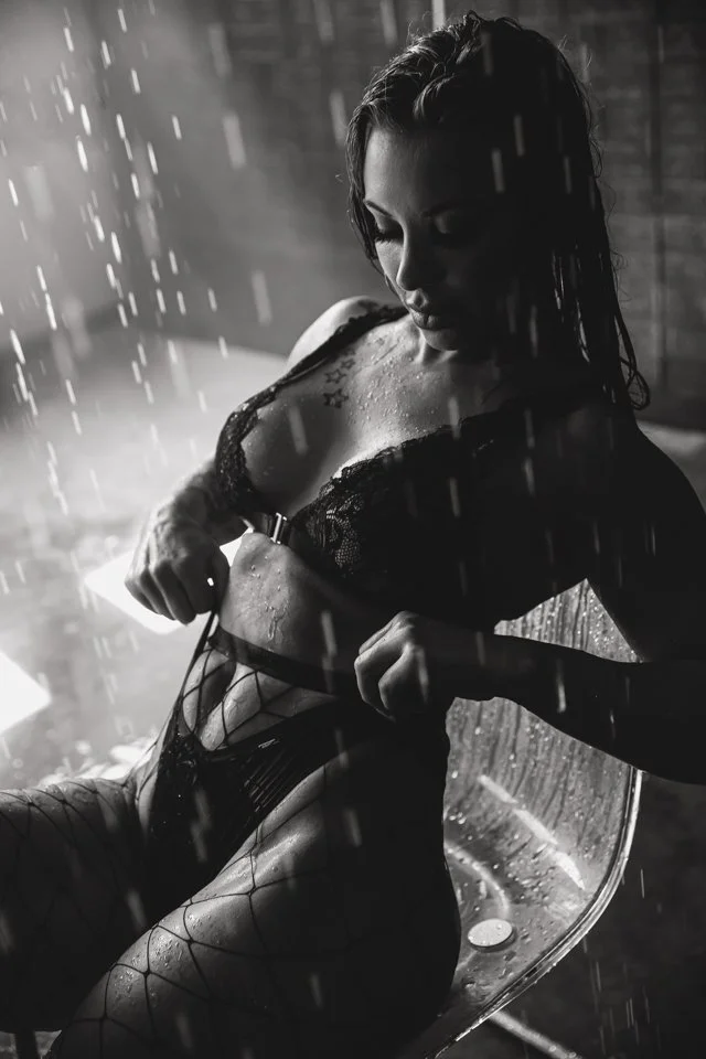 Rain-room-boudoir-edmonton-alberta-photography-studio-22.jpg