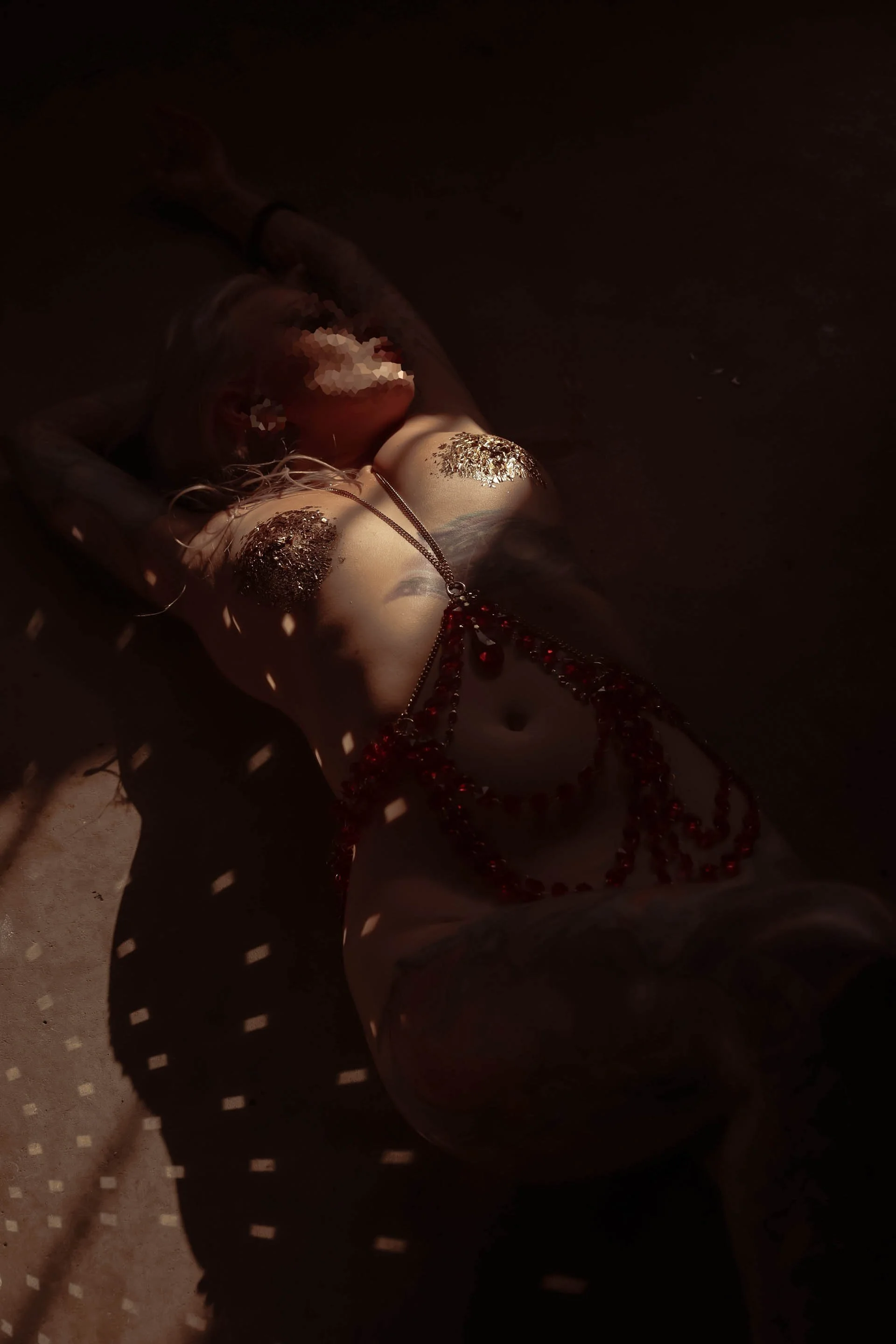 Boudoir-edmonton-gold-foil-9.jpg