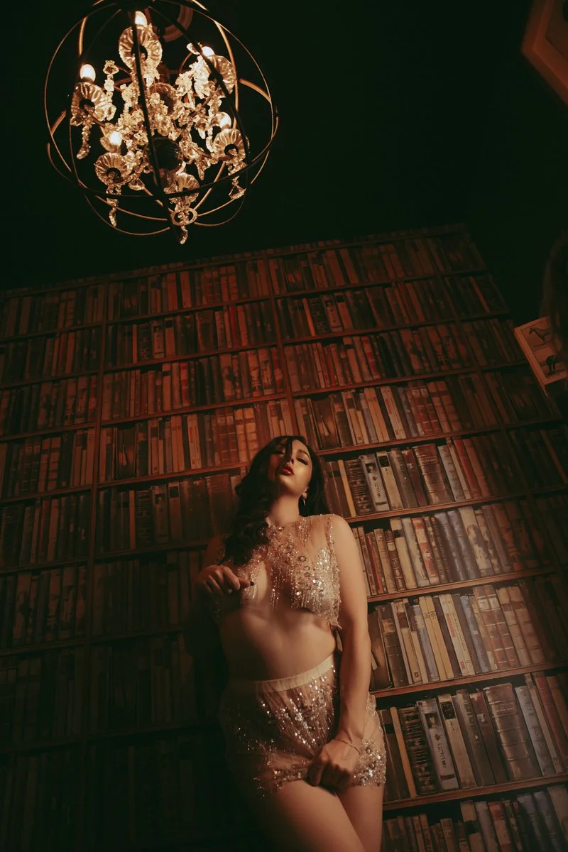 Glamorous-librarian-boudoir -29.jpg