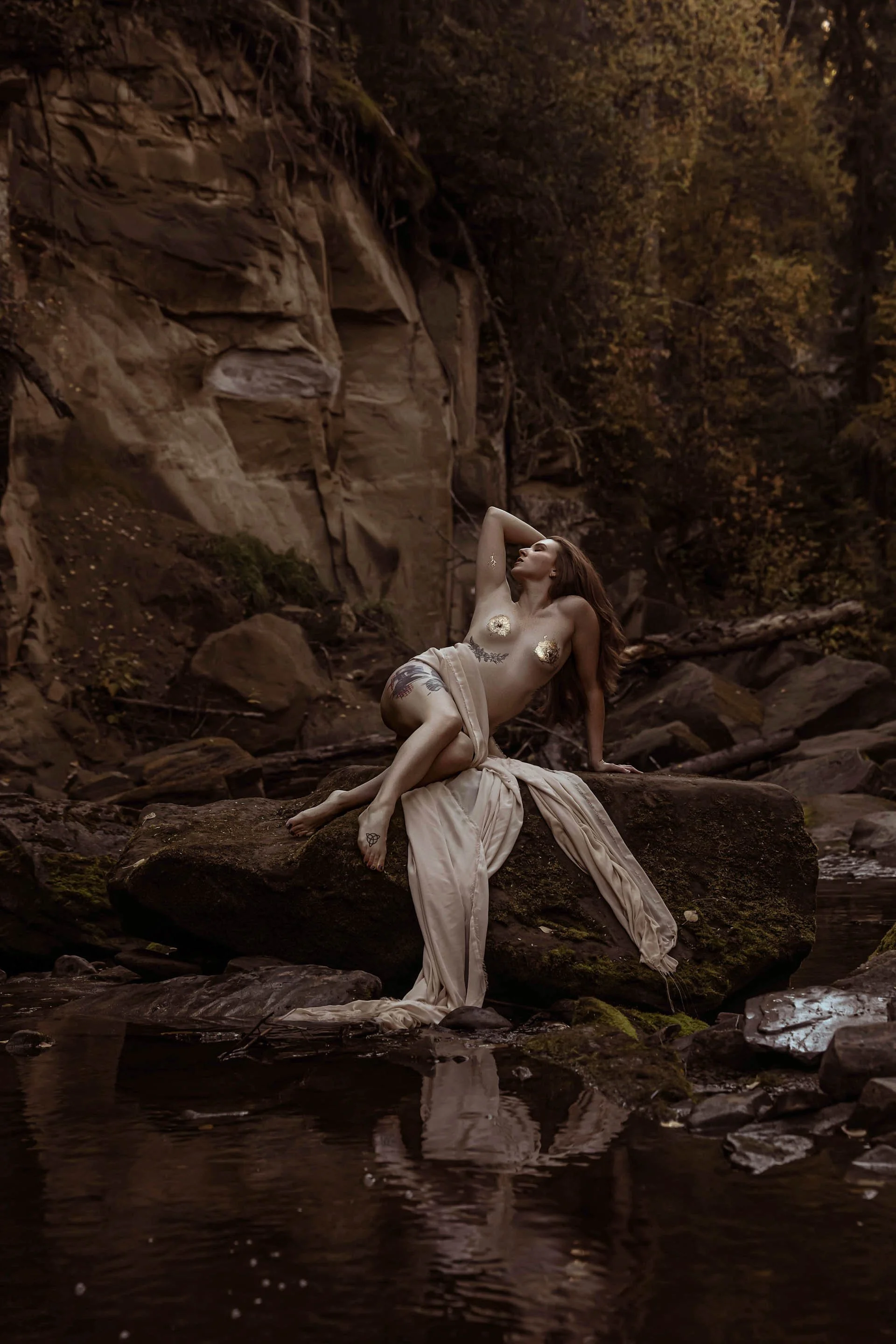 Alberta Boudoir adventures-canyon-waterfall-moss-38.jpg