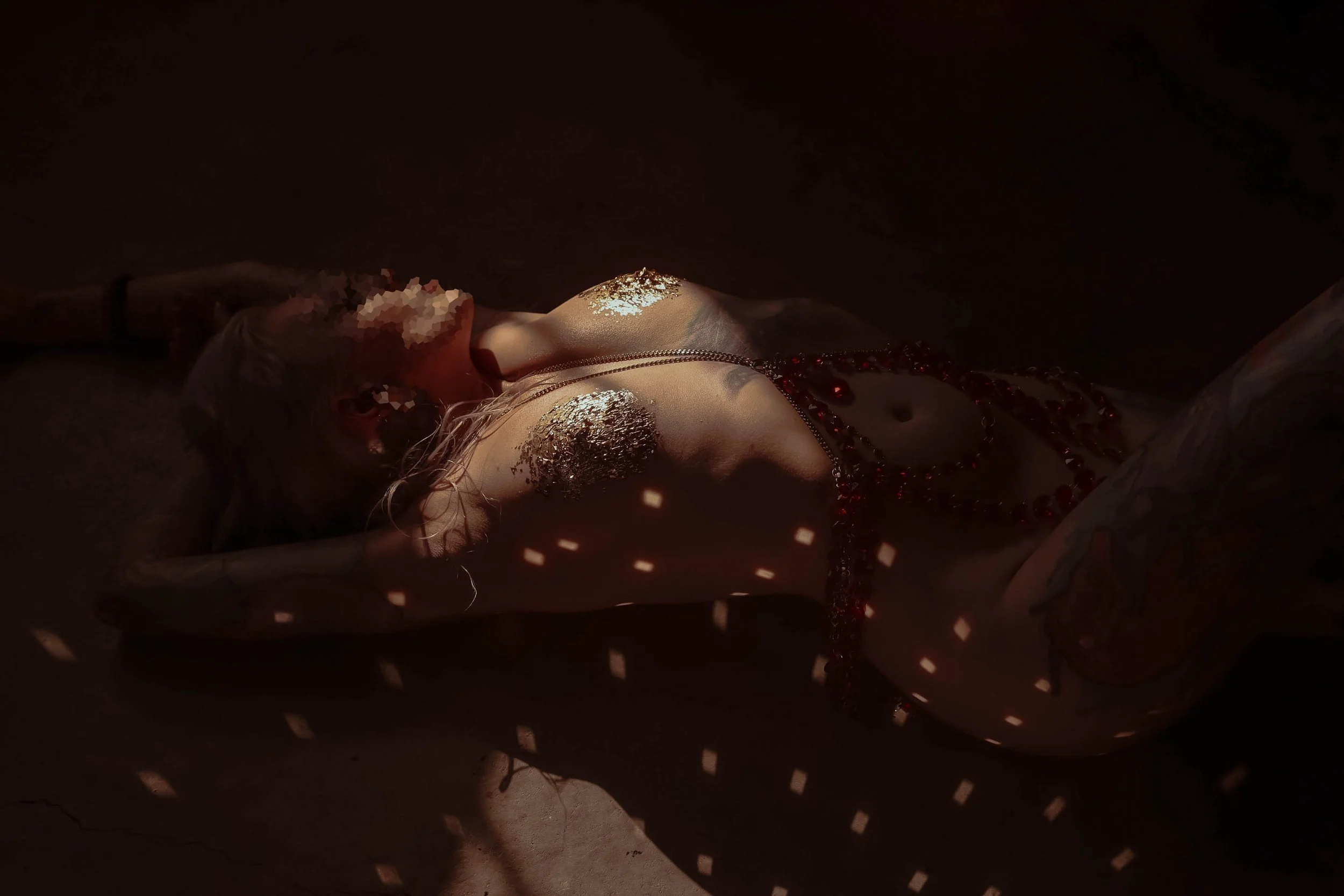 Boudoir-edmonton-gold-foil-10.jpg