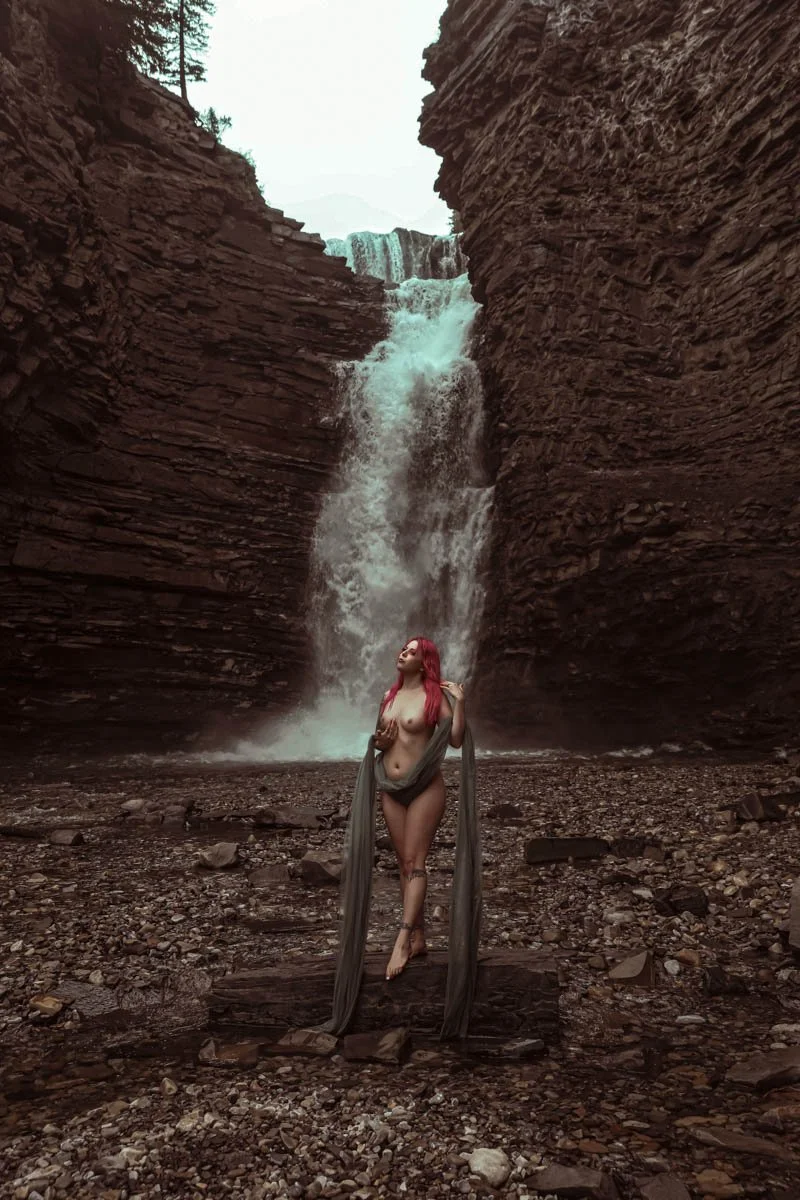 Alberta-waterfall-chaser-boudoir-adventure-31.jpg