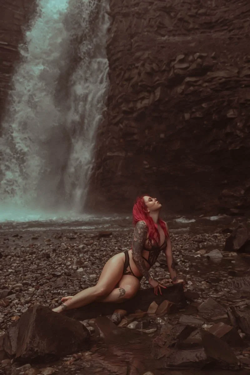 Alberta-waterfall-chaser-boudoir-adventure-27.jpg