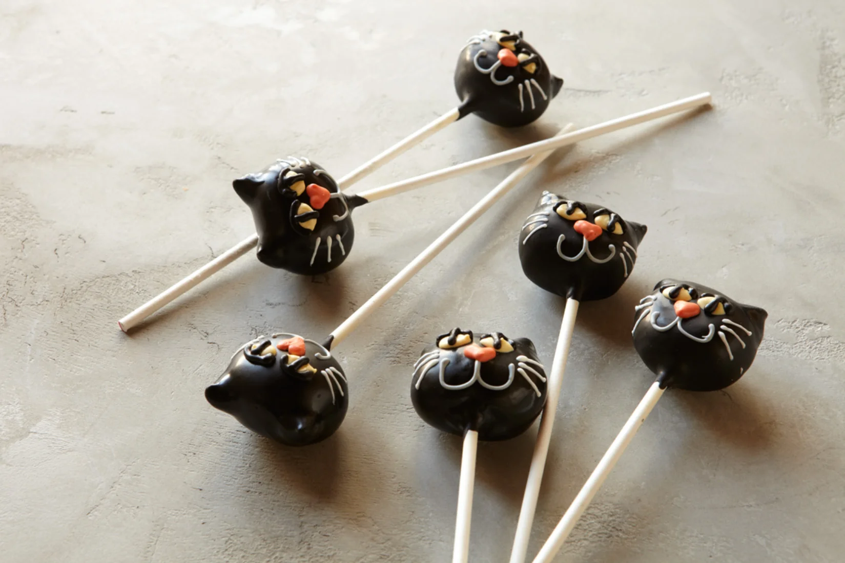 120907_INT_PIP_76232_CatCakePop.jpg