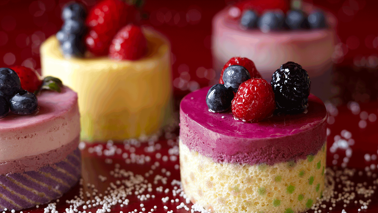 CS-FOOD-031-berry-torte-eaten.gif