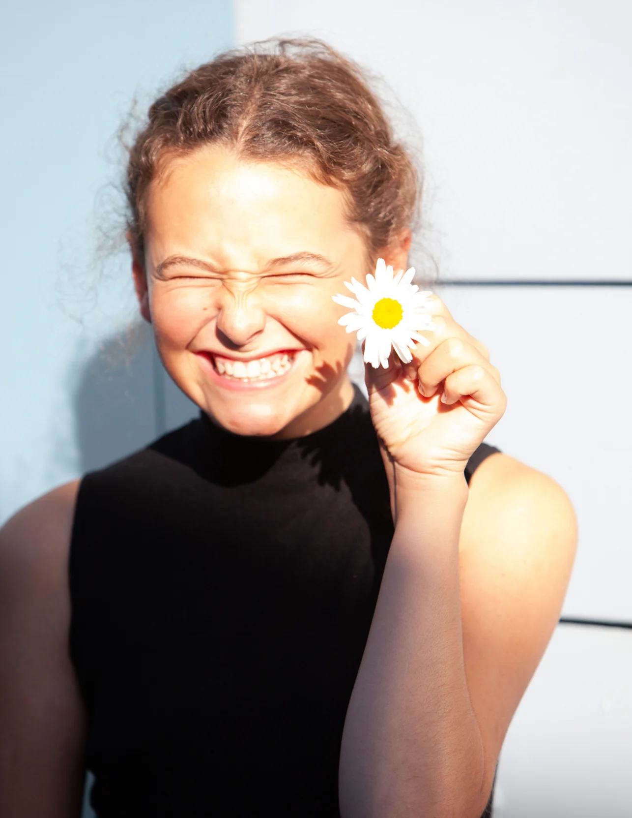 CS-LIFE-015-girl-with-daisy-2.jpg