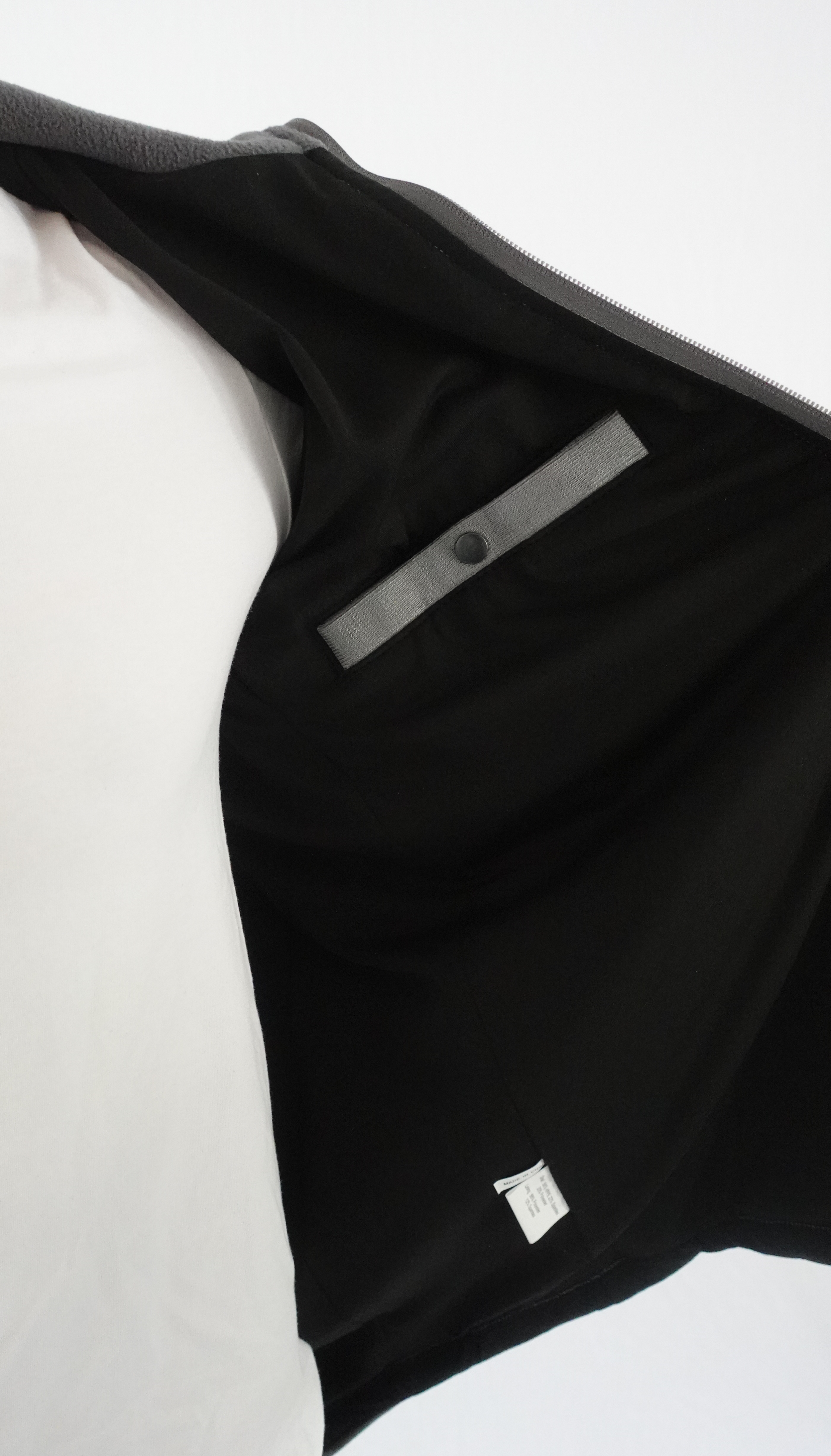 CUT RESISTANT JACKET INNER POCKET.png