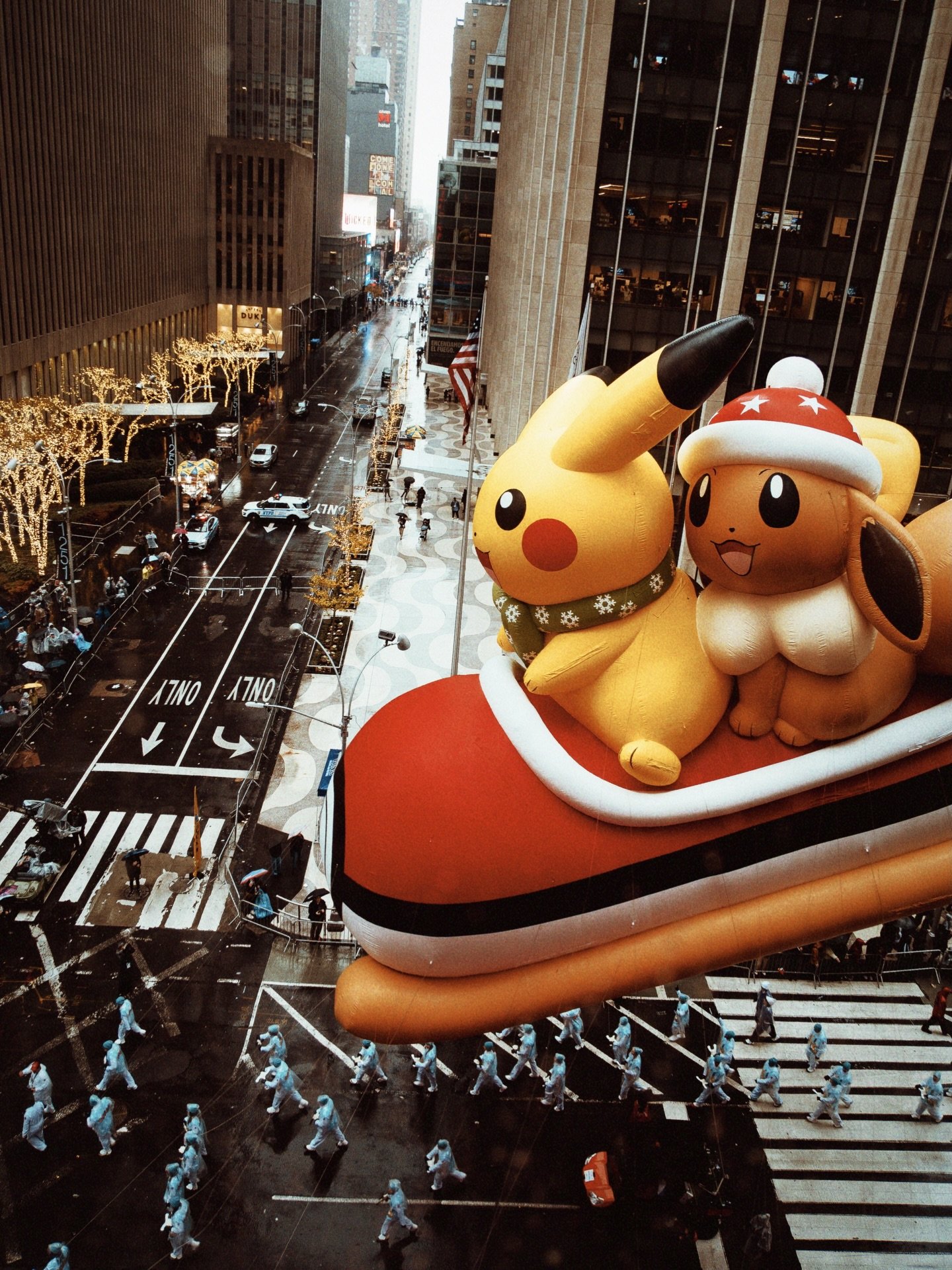 New York&rsquo;s holiday &hearts;️🦃

@macys Thanksgiving Day Parade from above (2024) and street view (2025)