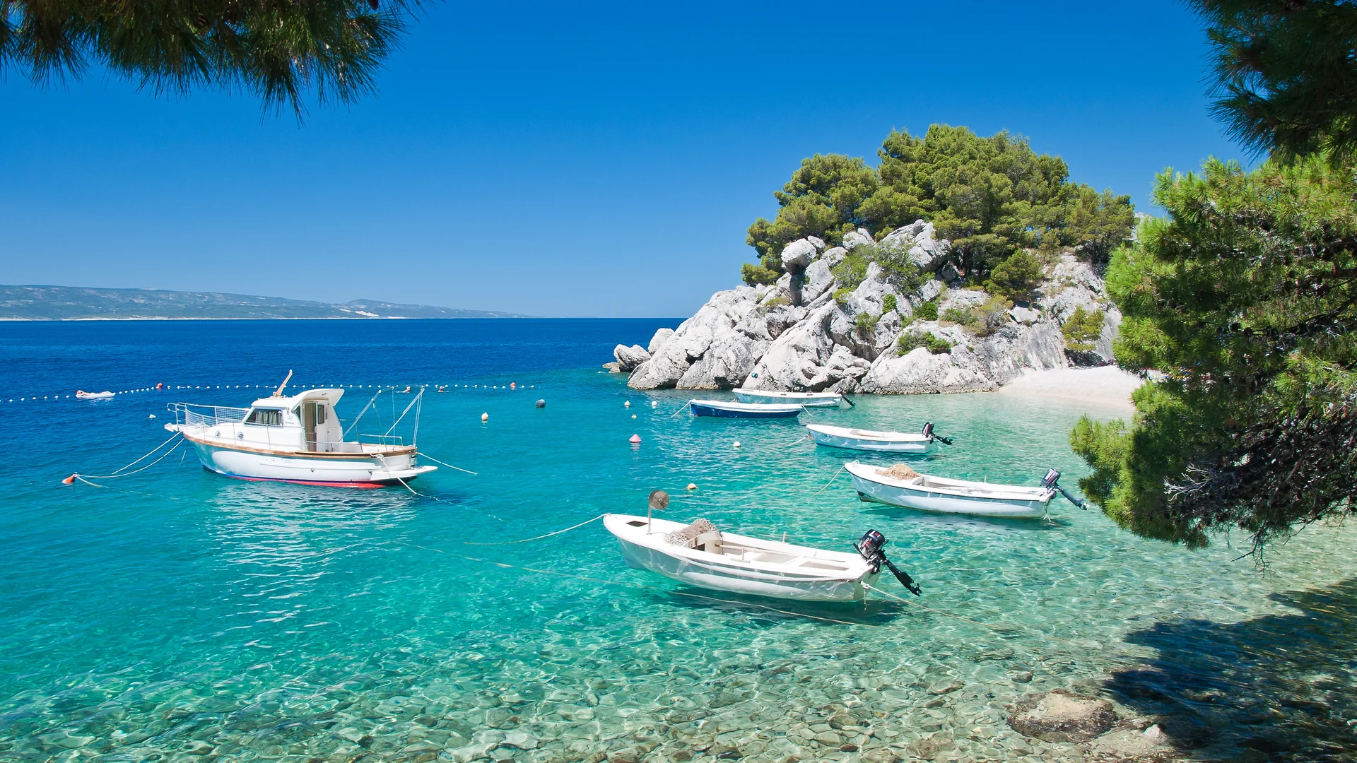 nature-landscapes_hdwallpaper_mediterranean-beach_1660.jpg