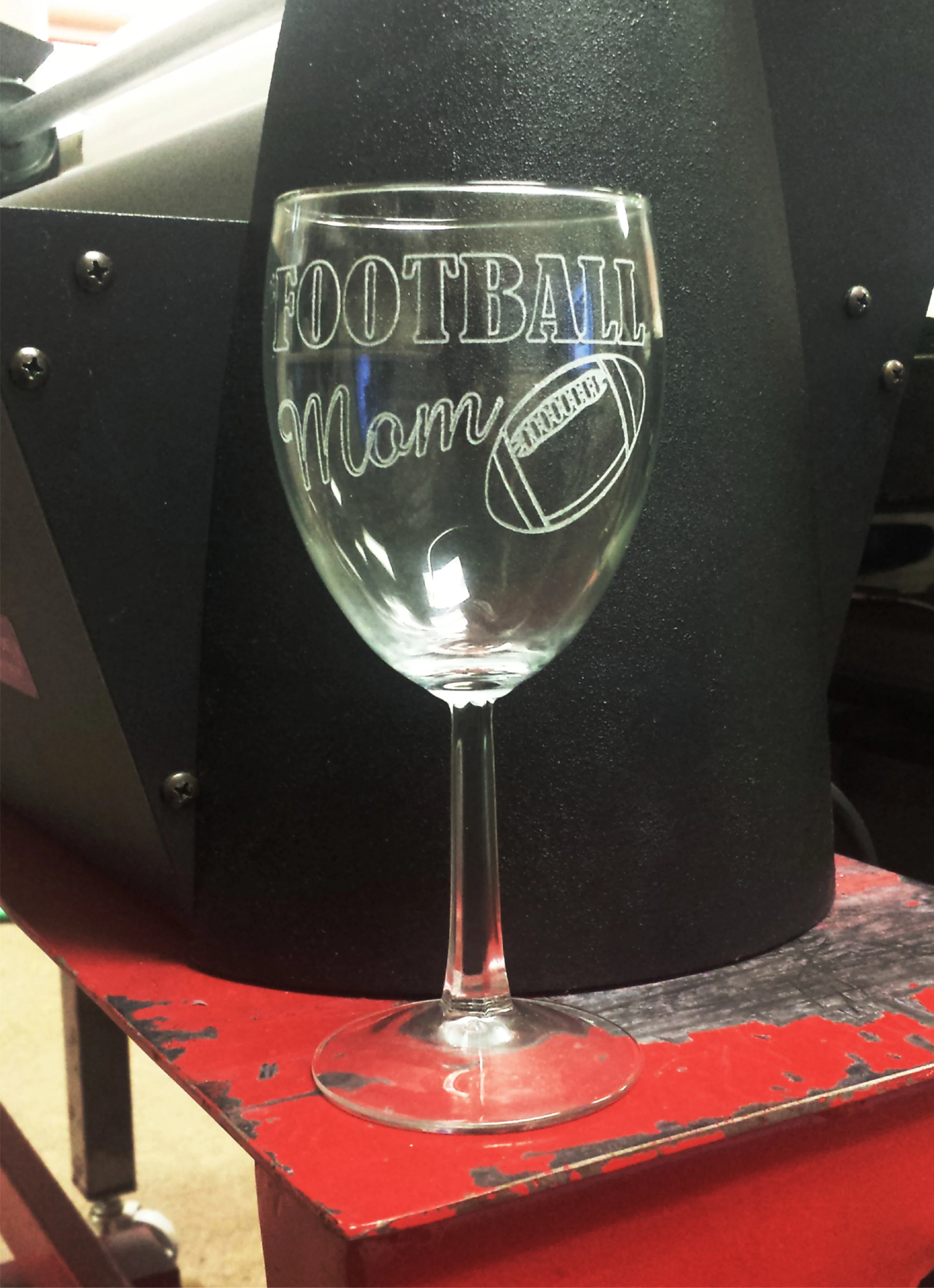 FOOT BALL MOM WINE GLASS.jpg