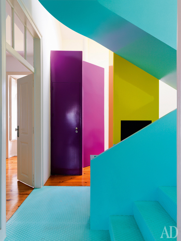 Although we wouldn't recommend doing this to EVERY wall or EVERY room, extremely bright pigments can be eye-catching and spur the creative native in you to action (as can coffee.) ( source )