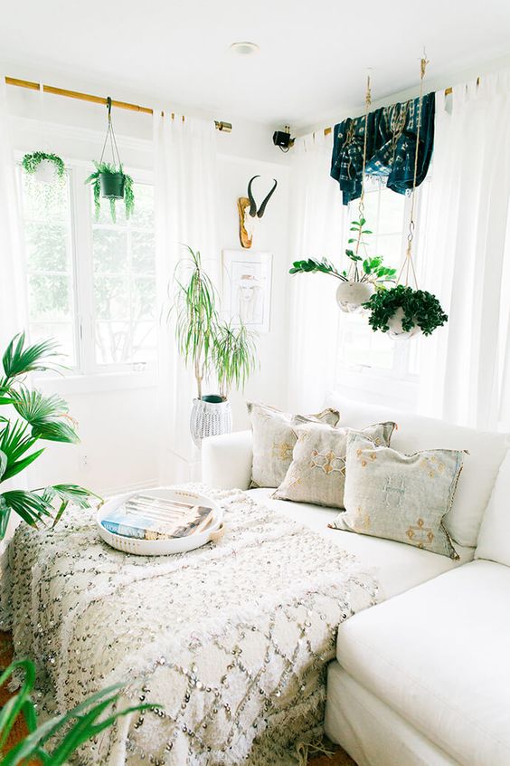 ( . ) Cozy bedding and green plants can compliment a space well. Some plants can even help with replenishing oxygen in the home or with filtering out negative odors. 
