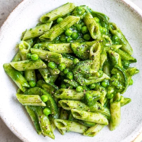 Pea and courgette pasta with a creamy spinach sauce