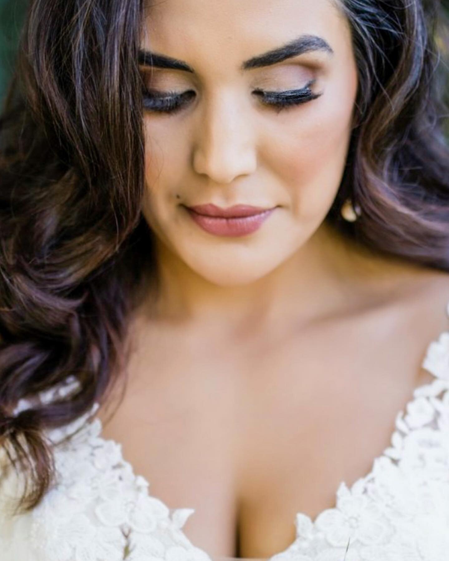 Beauty Tip Tuesday!💄 * Lashes!*

We always recommend lashes for your wedding day, either Individuals or strip!

One of the most common questions we get asked is &ldquo;should I put on lash extensions before the wedding day?&rdquo;

We always reccome