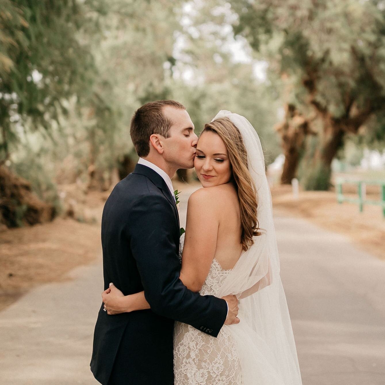 I will always have your back babe!✨
#DBBride
..........................................................
Hair &amp; Airbrush makeup: @domenicabeauty 
.
Photo: @ruthmariephotography 
@paigefaubion 
......................................................