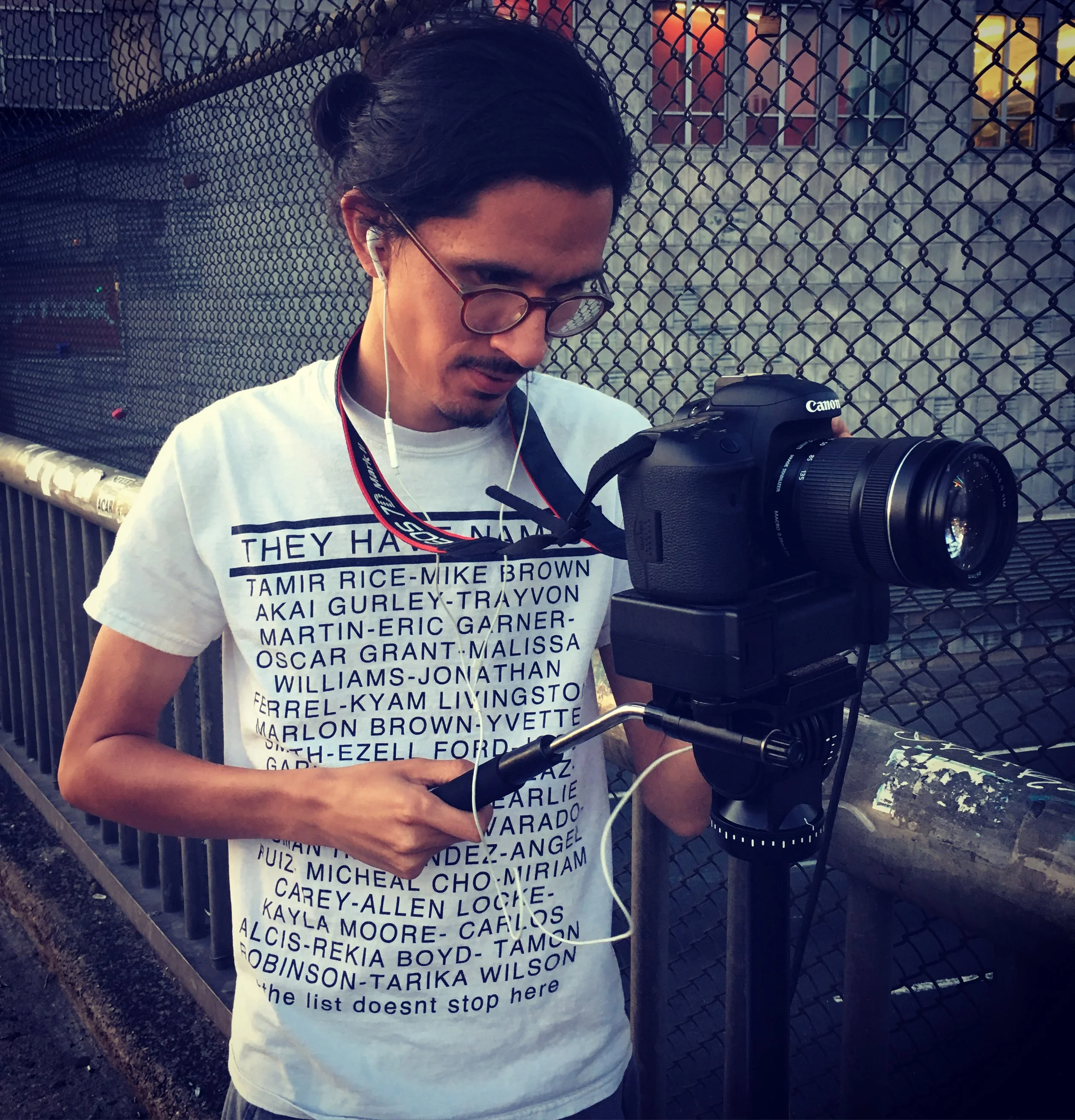 Rene Dongo is a Boston-Peruvian filmmaker. He went to school at Emerson College and has shown his films locally at the MFA Boston & Boston Cinema Census. Recently he co-hosted 'Sweety's Radio' a monthly podcast featuring artists of color and currently he is a teaching artist at the Institute of Contemporary Art, Boston. Rene Dongo es un cineasta Peruano-Bostoniano. Estudió en la Universidad de Emerson College y ha presentados sus films en el MFA Boston & Boston Cinema Census. Recientemente ha trabajado como presentador en el Podcast "Sweety's Radio" - un podcast que resalta diversos artistas en Estados Unidos. Actualmente trabaja como Profesor en el Instituto de Arte Contemporáneo, Boston. 