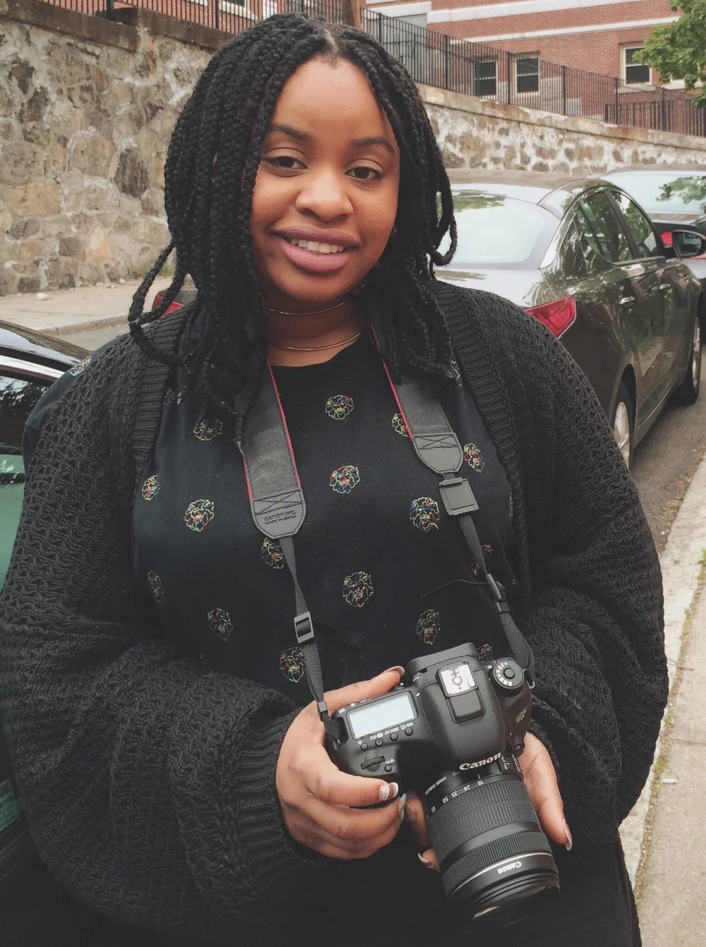 Sarah Rejouis is a first generation Haitian American, Boston native. While trying to find the time to write Screenplays she dabbles in photography and cinematography. Any excuse to have a camera in her hands. You can view some of her work at sarahrejouis.tumblr.com and bringms.com . Sarah Rejouis es primera generación Haitiana-Americana, originaria de Boston. Mientras encuentra tiempo para escribir guiones ella también trabaja como fotógrafa y cineasta. Ella siempre busca cualquier excusa para tener una camera en sus manos. Pueden ver su trabajo en sarahrejouis.tumblr.com y bringms.com. 