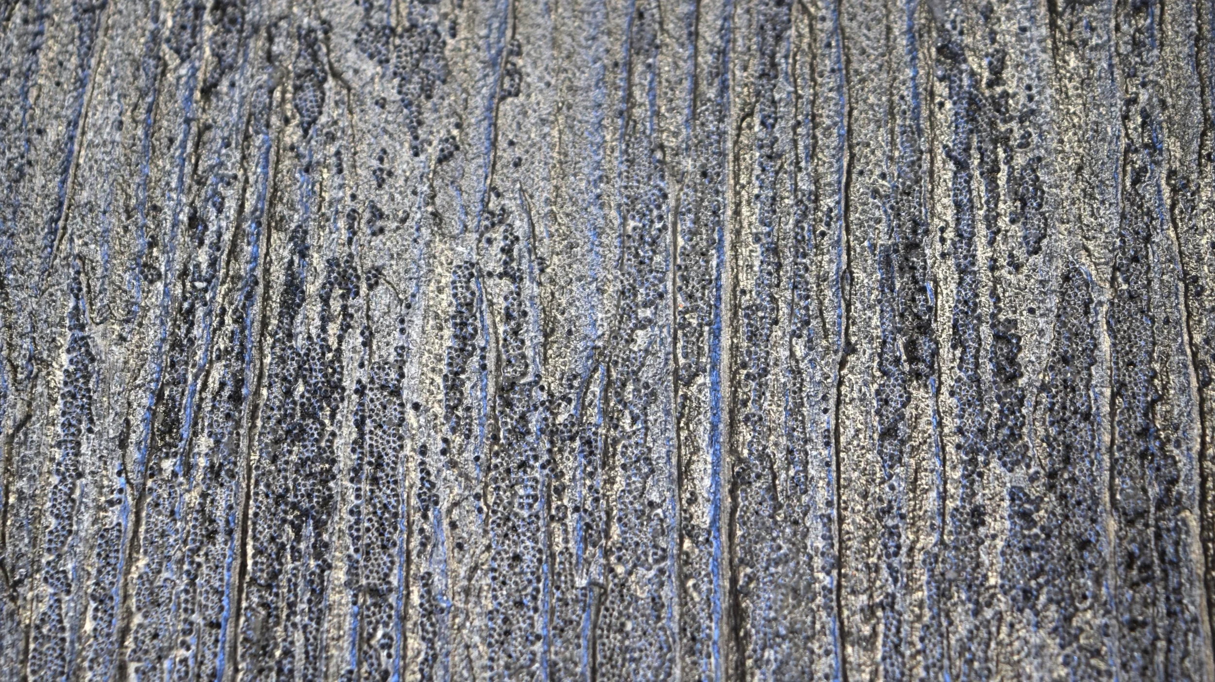Glitz, glam, shimmer! Texture, metallic and glass beads, this mixed media finish is truly unique. Glass beads, or glitter, can be applied allover, through a stencil or randomly brushed as in this application.