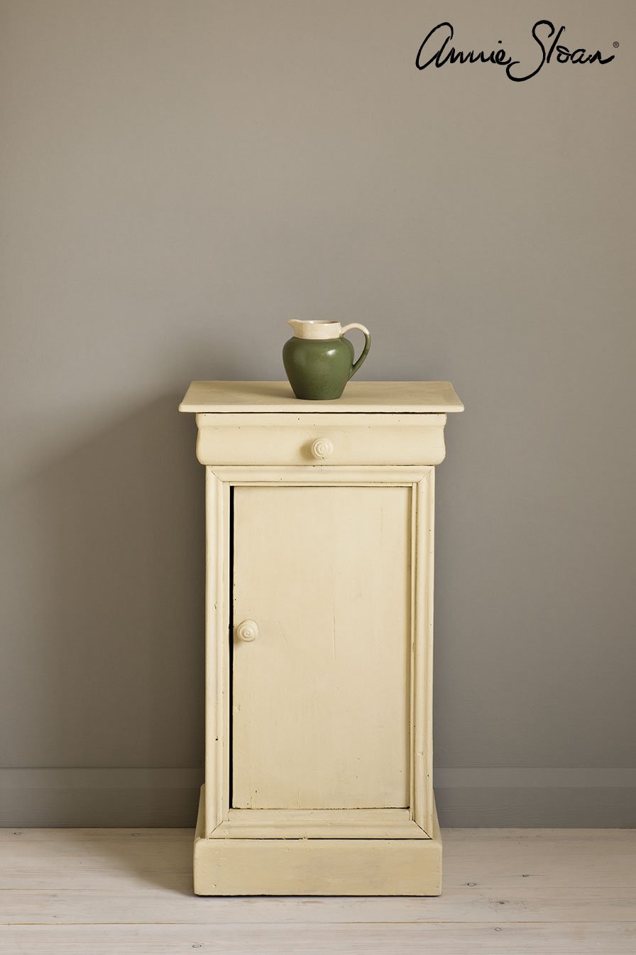 cream-side-table_-dulcet-in-versailles-curtain_-ticking-in-old-violet-lampshade_-72dpi-image-1.jpg