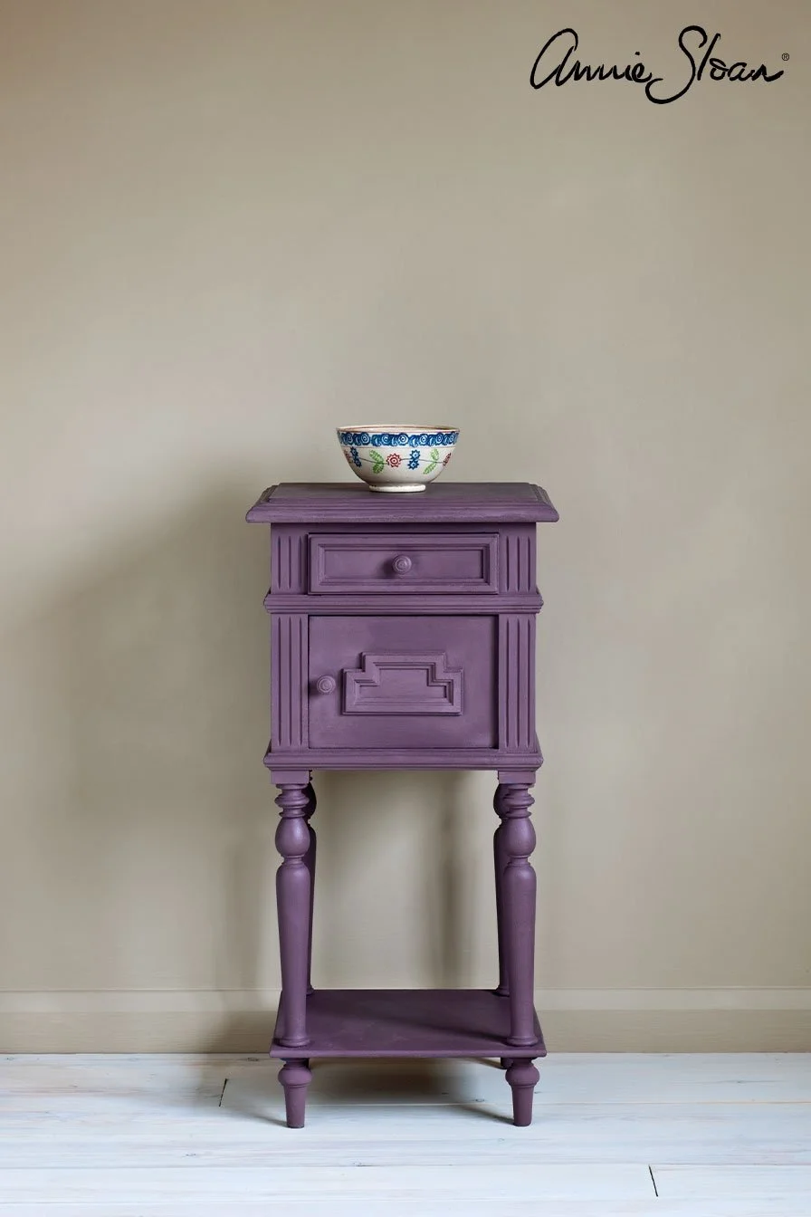 rodmell-side-table_-dulcet-in-versailles-curtain_-linen-union-in-emile-_-graphite-lampshade_-72dpi-image-1.jpg